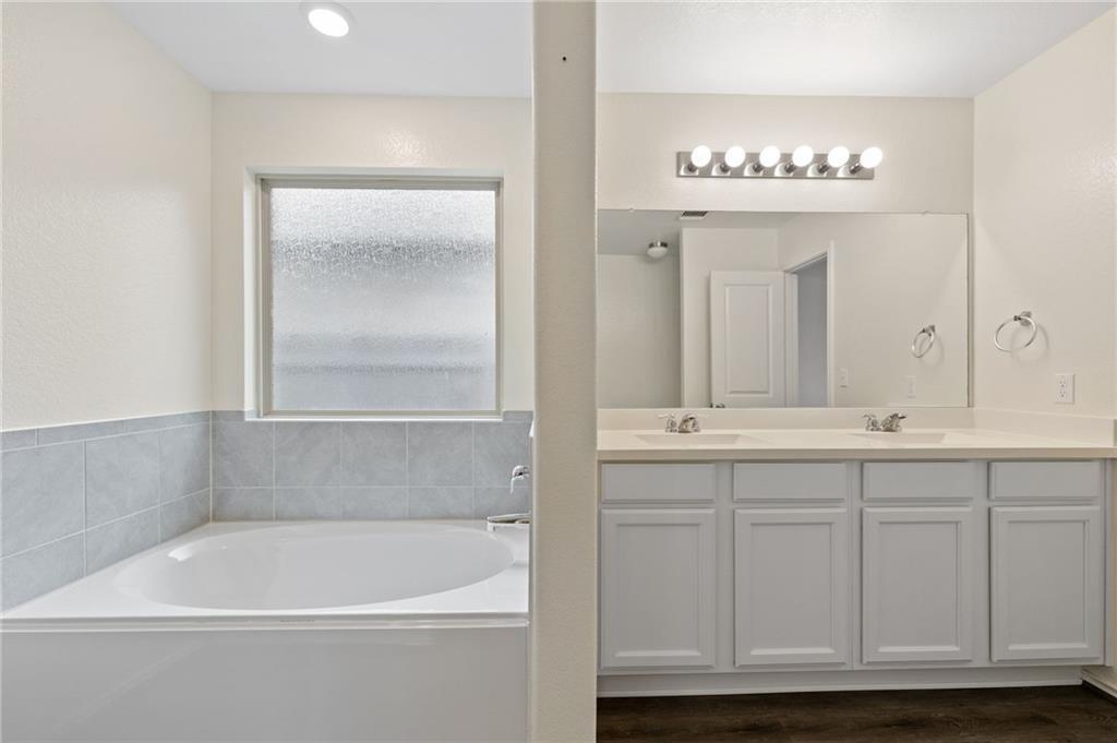 7405 Spring Ray Dr Property Photo 7