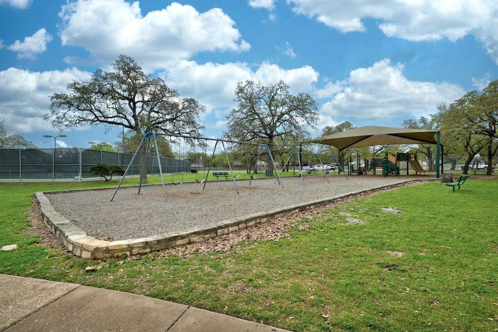 1205 Forest Oaks Path Property Photo 32