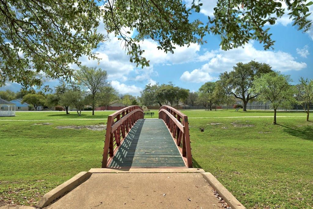 1205 Forest Oaks Path Property Photo 34