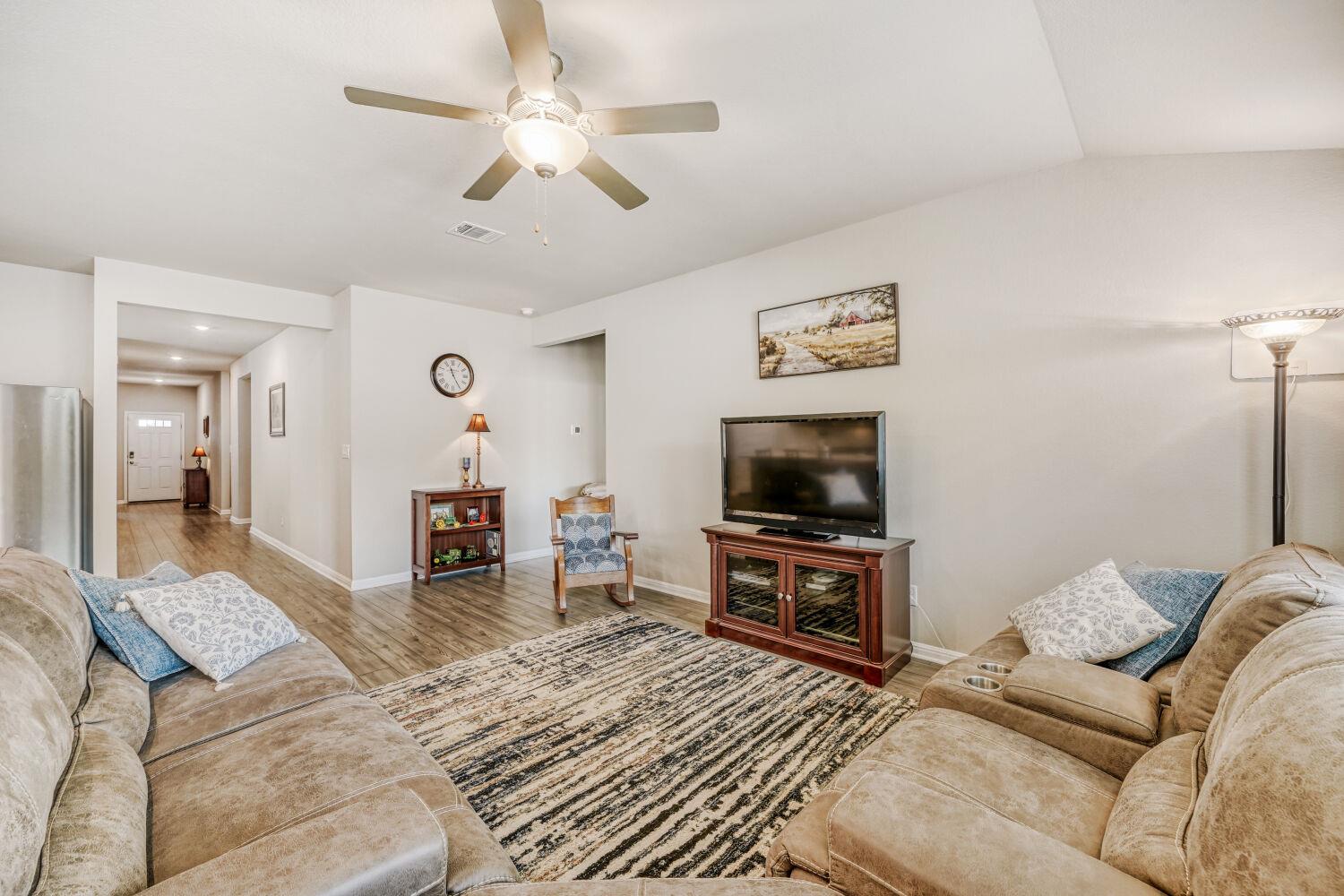 10505 Mager Ln Property Photo 3