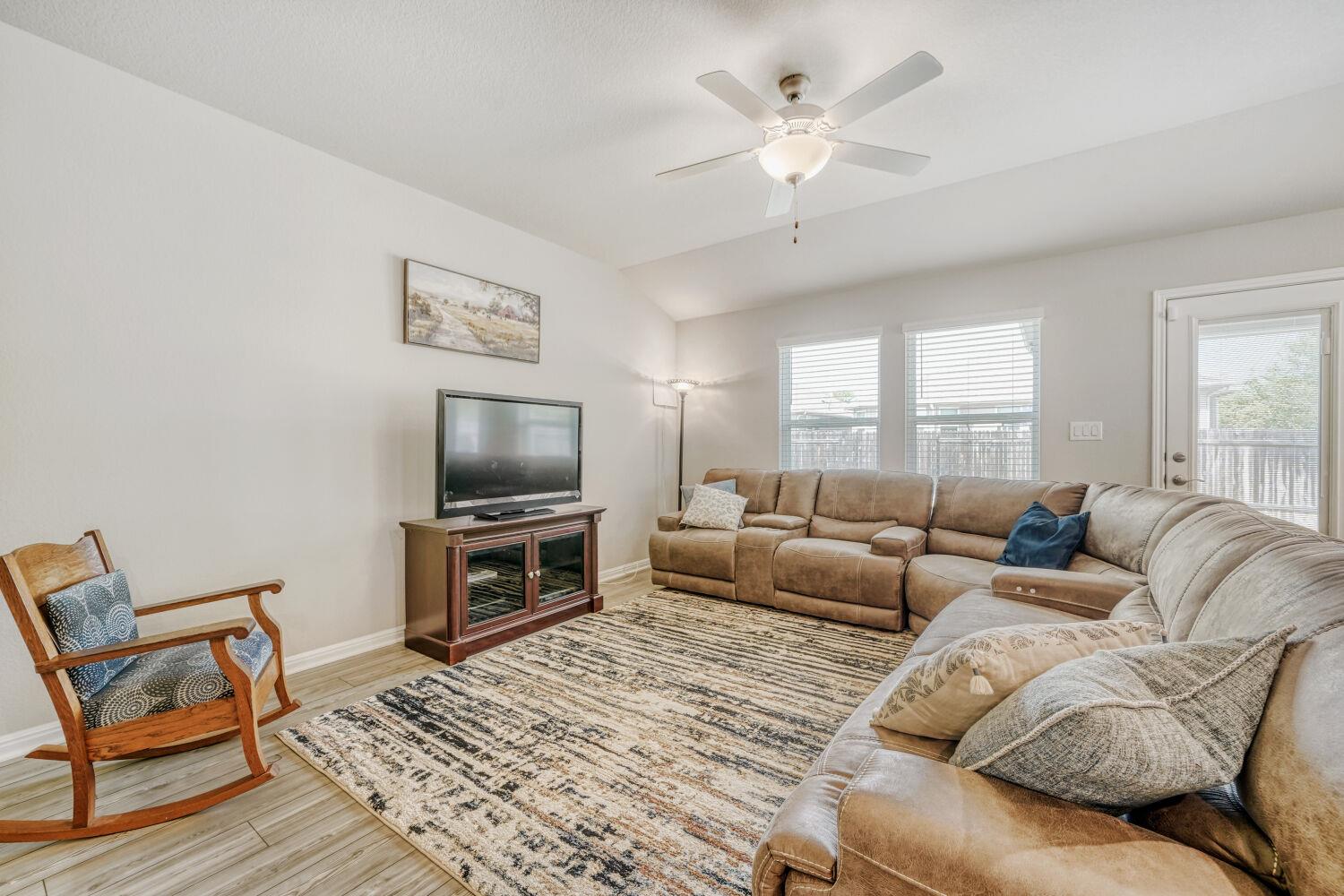 10505 Mager Ln Property Photo 4