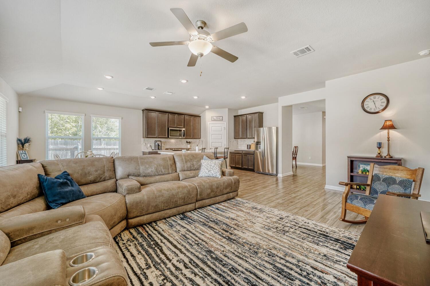 10505 Mager Ln Property Photo 5