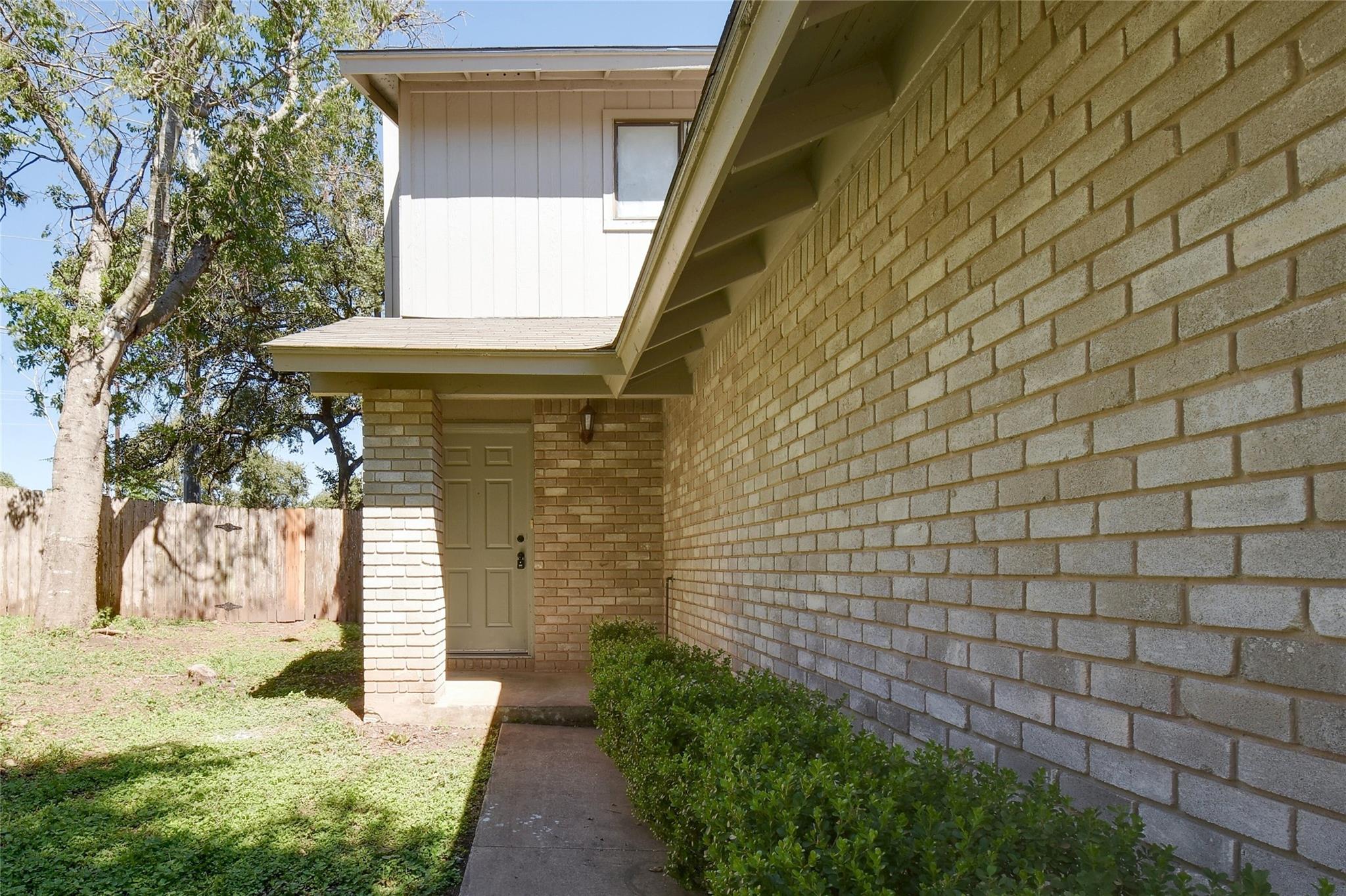 9024 Sawtooth Ln B Property Photo 3