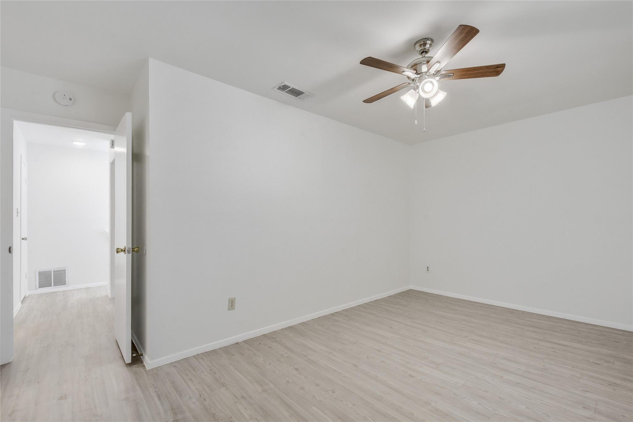 9024 Sawtooth Ln B Property Photo 17
