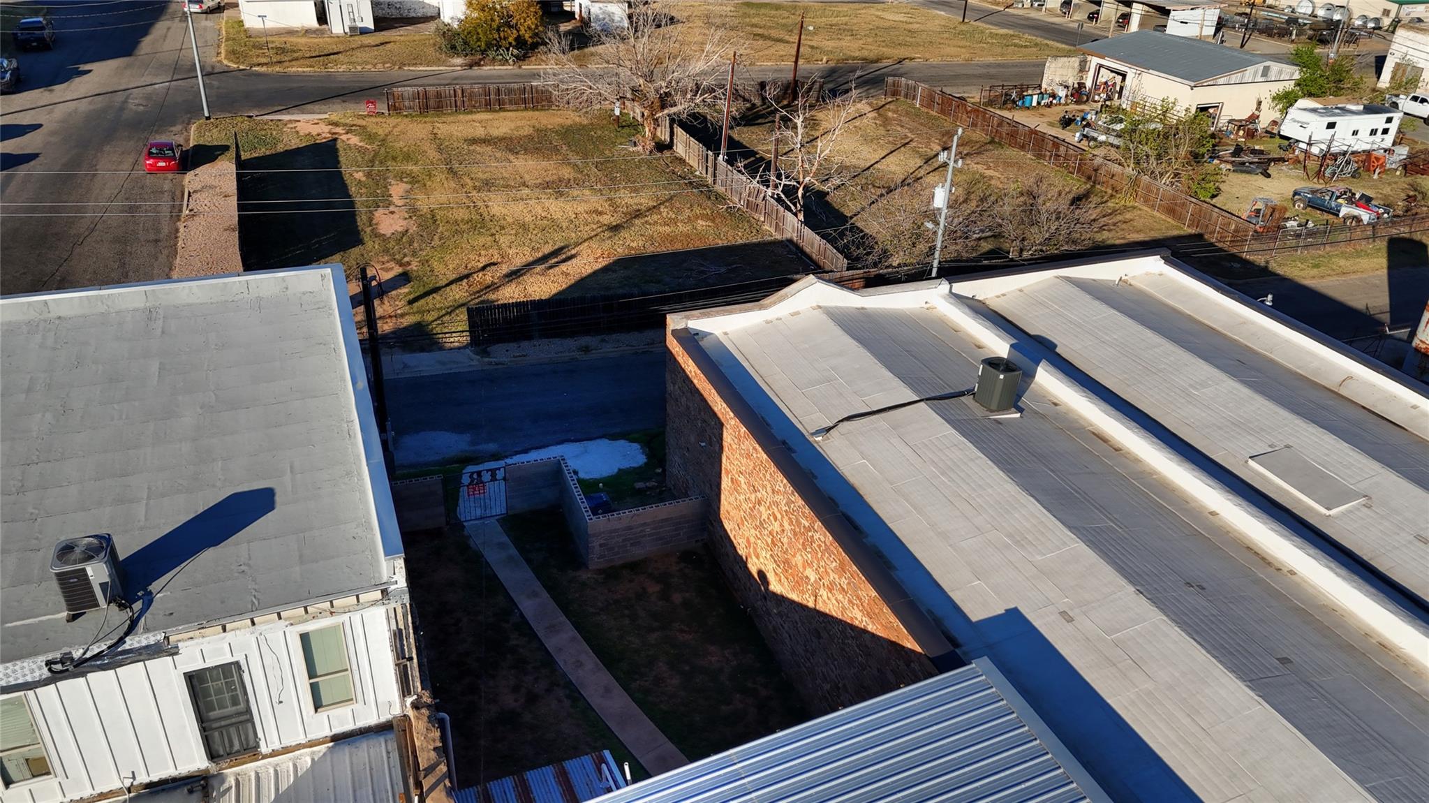 105 & 107 E Grayson St Property Photo 31