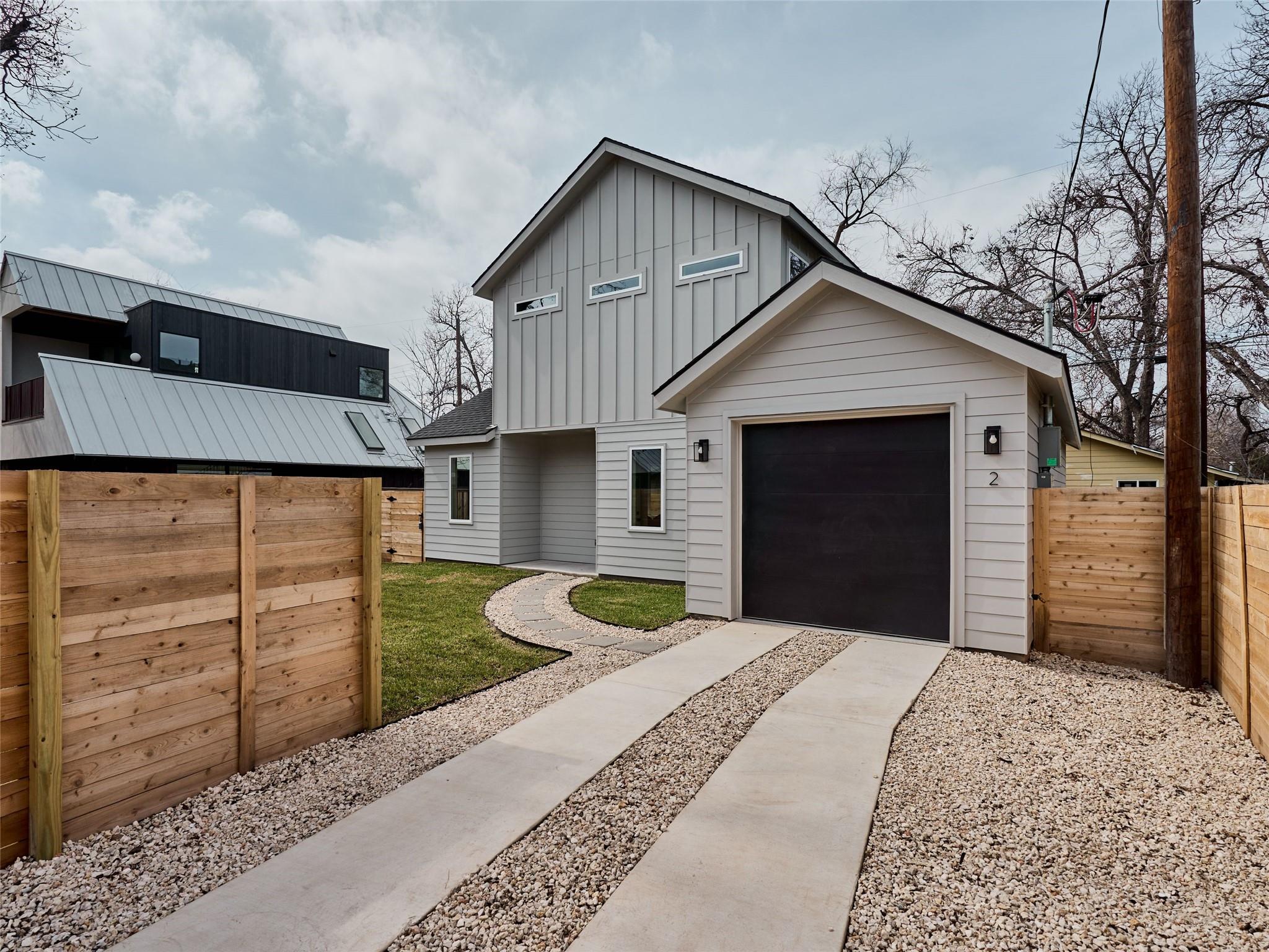 1002 Gullett St 2 Property Photo 1