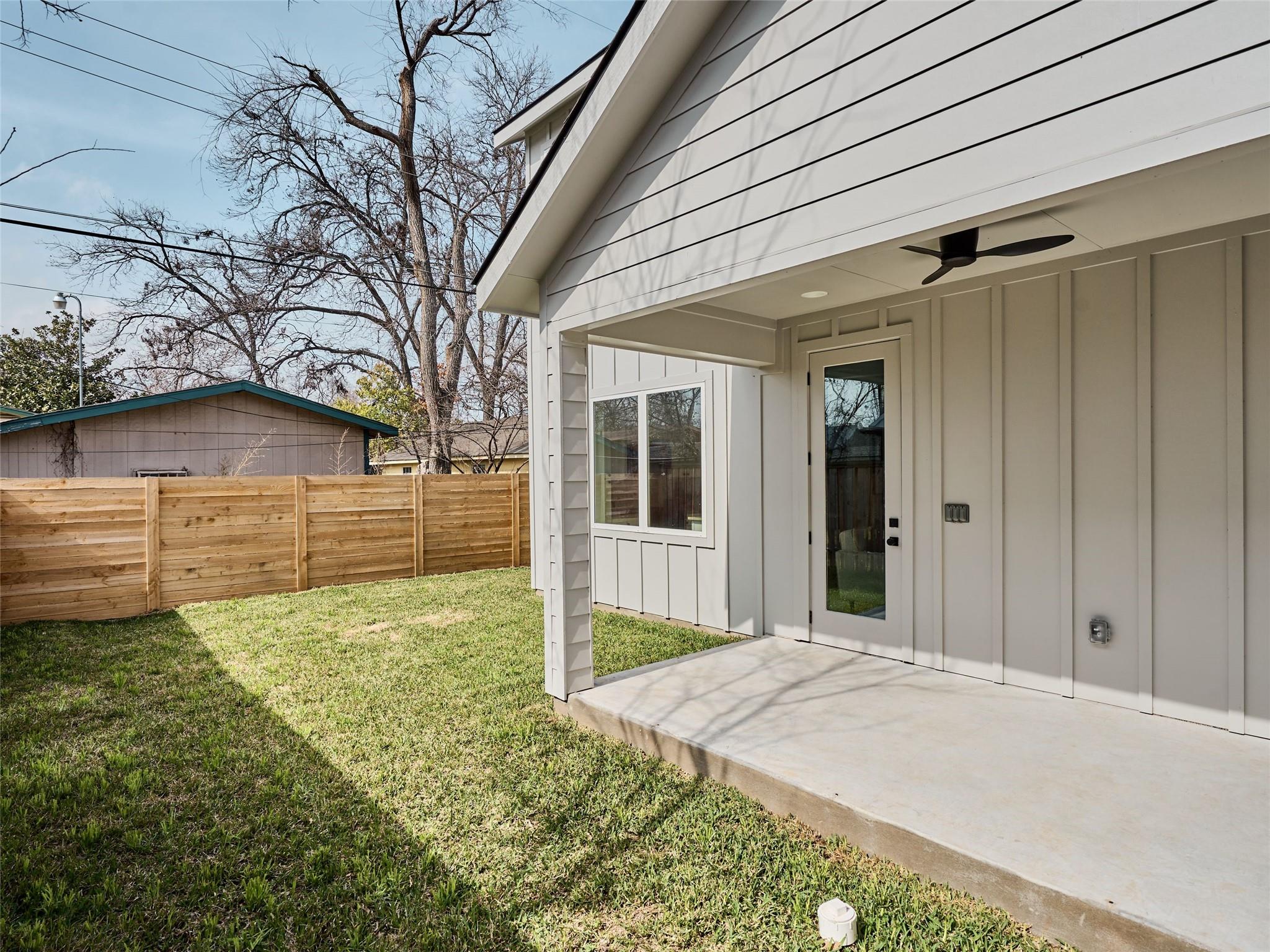 1002 Gullett St 2 Property Photo 29