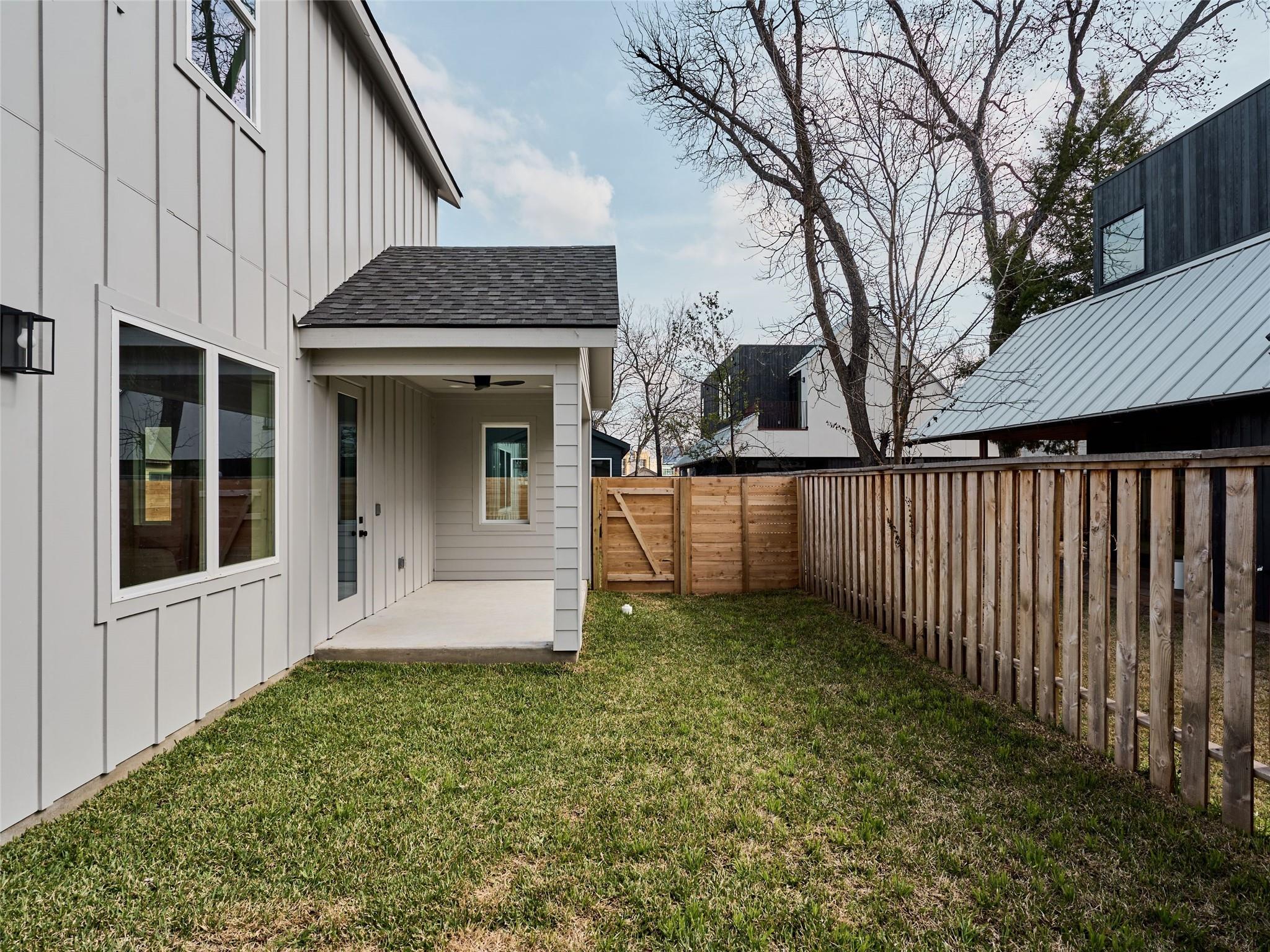 1002 Gullett St 2 Property Photo 30