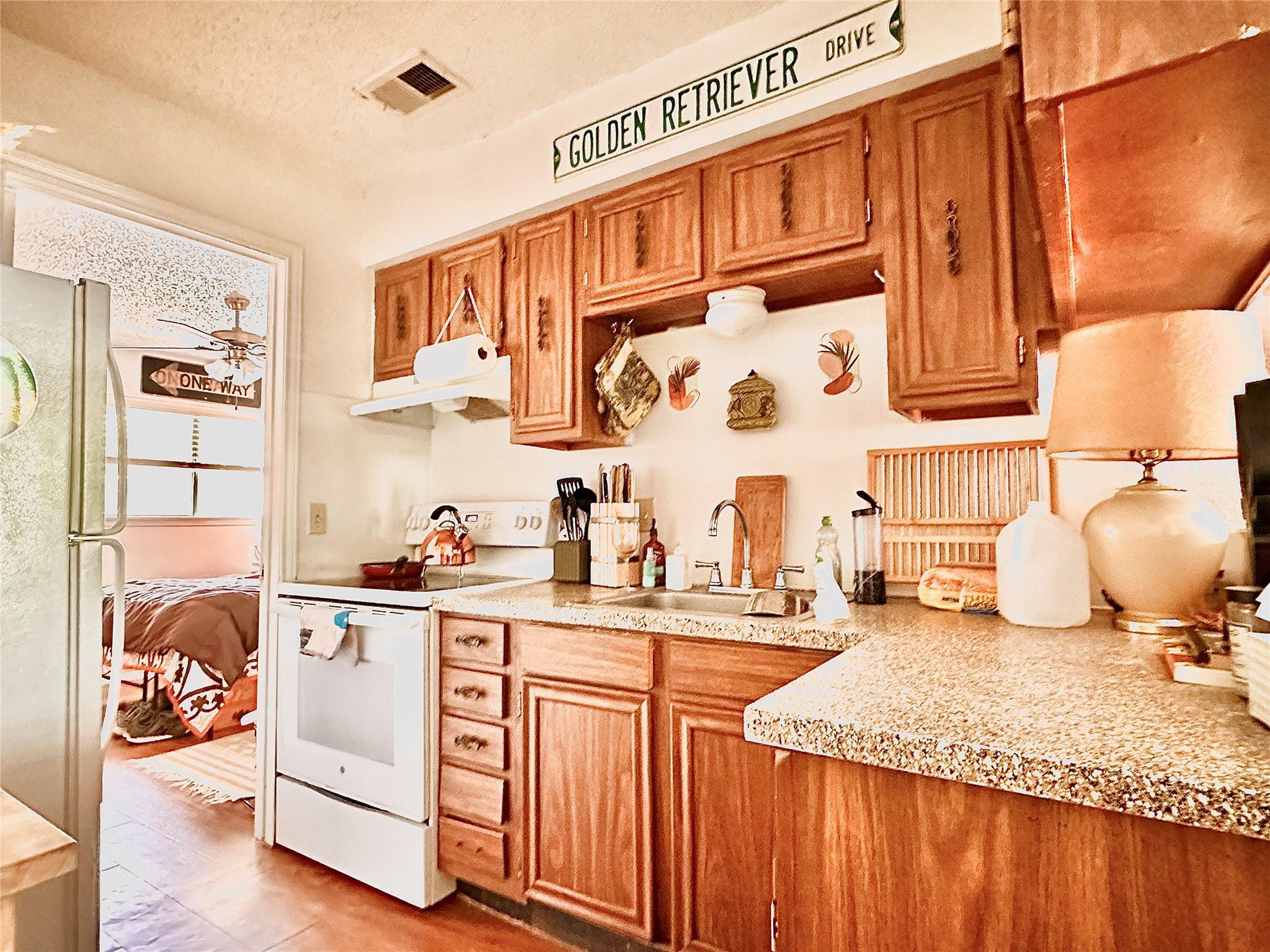 301 W 29th St #d102 Property Photo 2