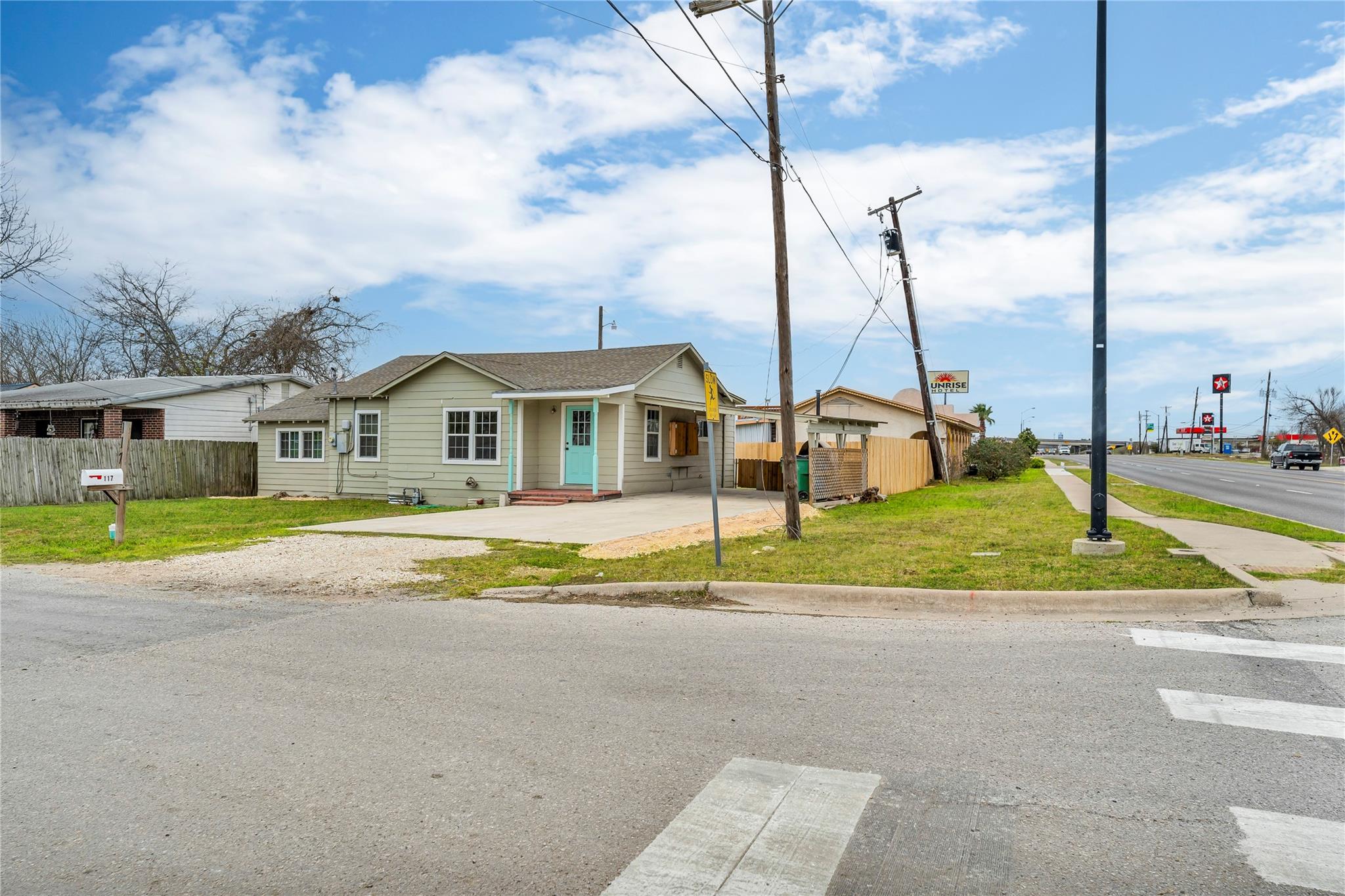 117 Travis St Property Photo 3