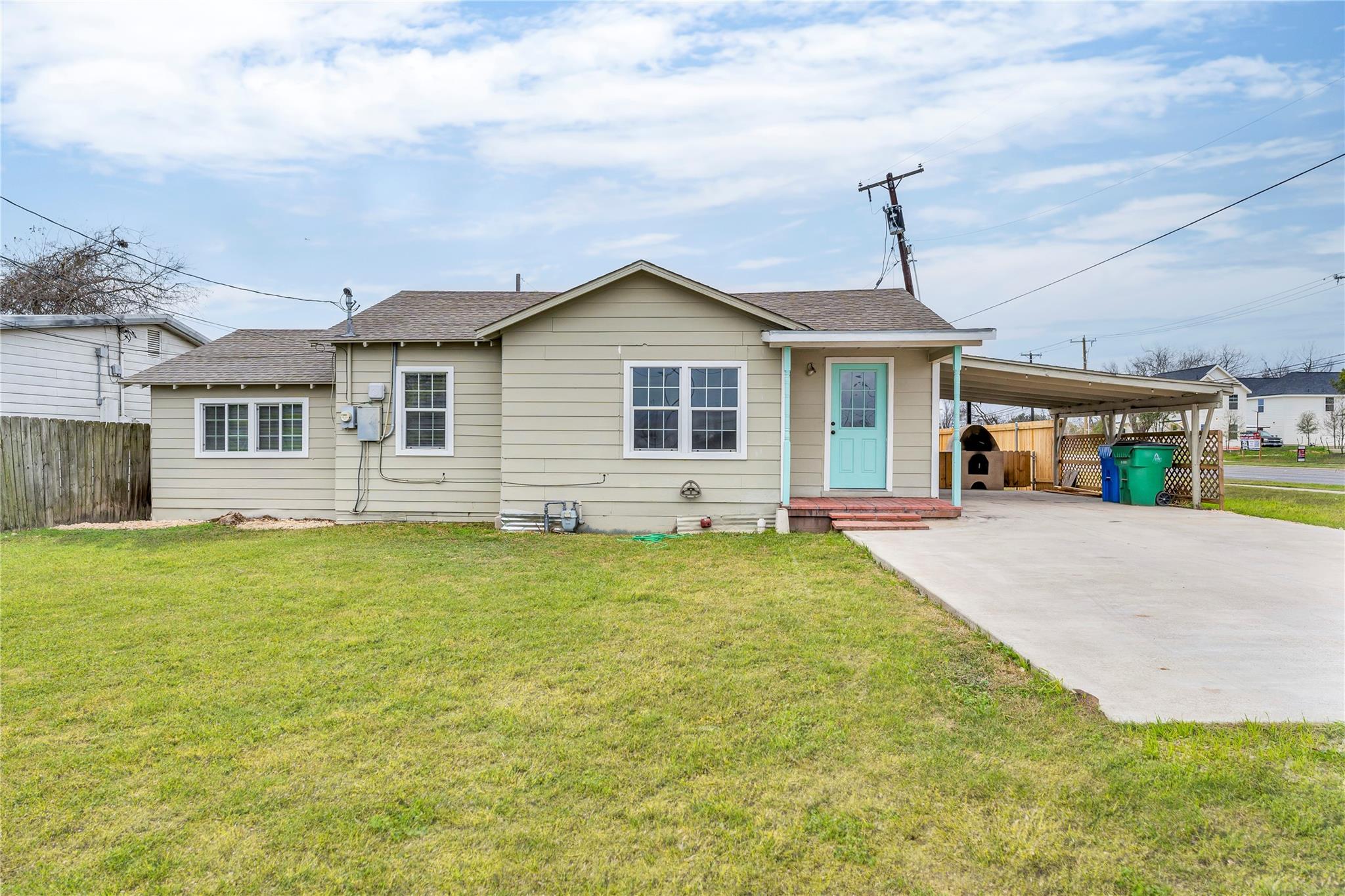 117 Travis St Property Photo 4