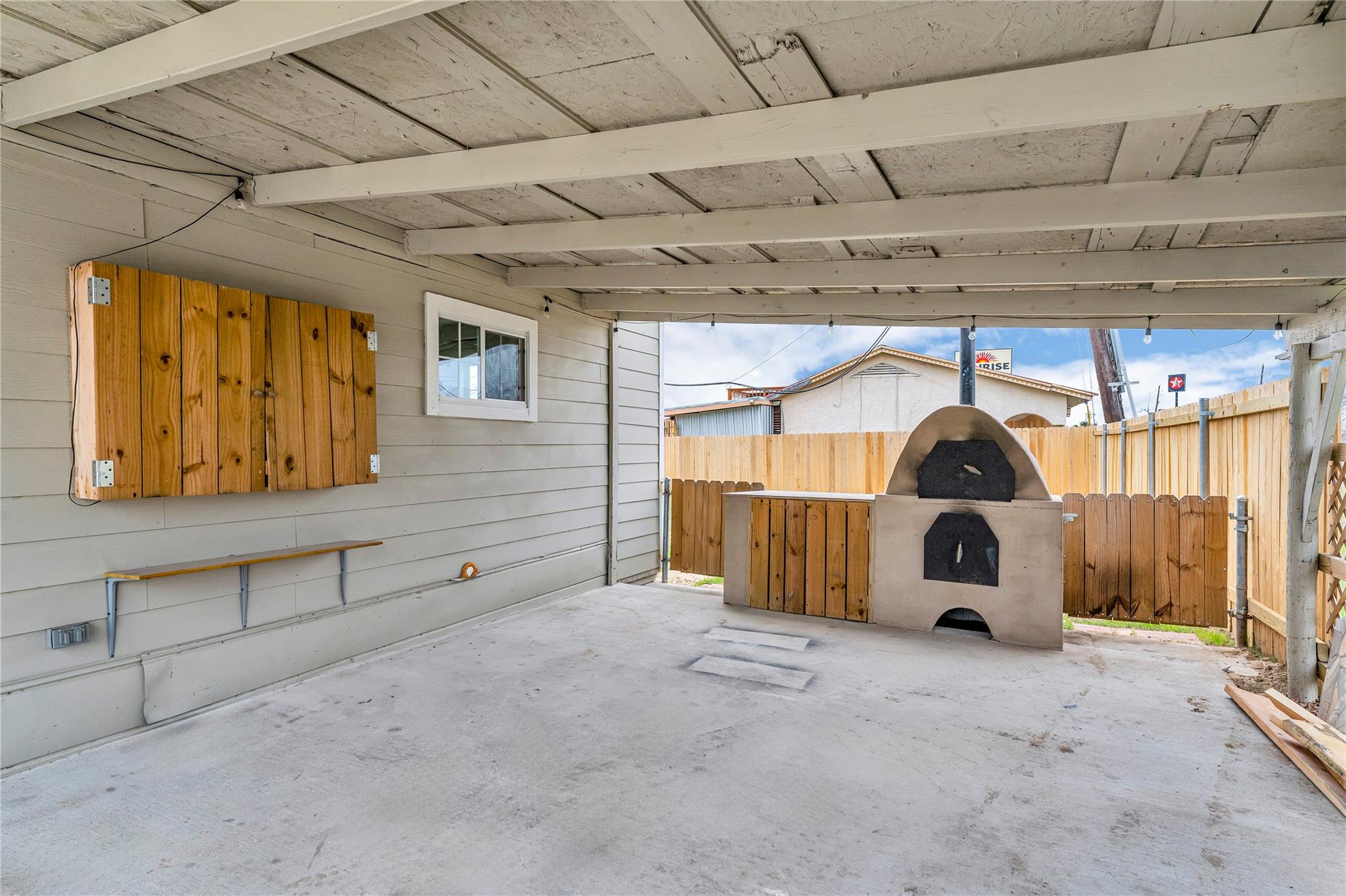 117 Travis St Property Photo 12