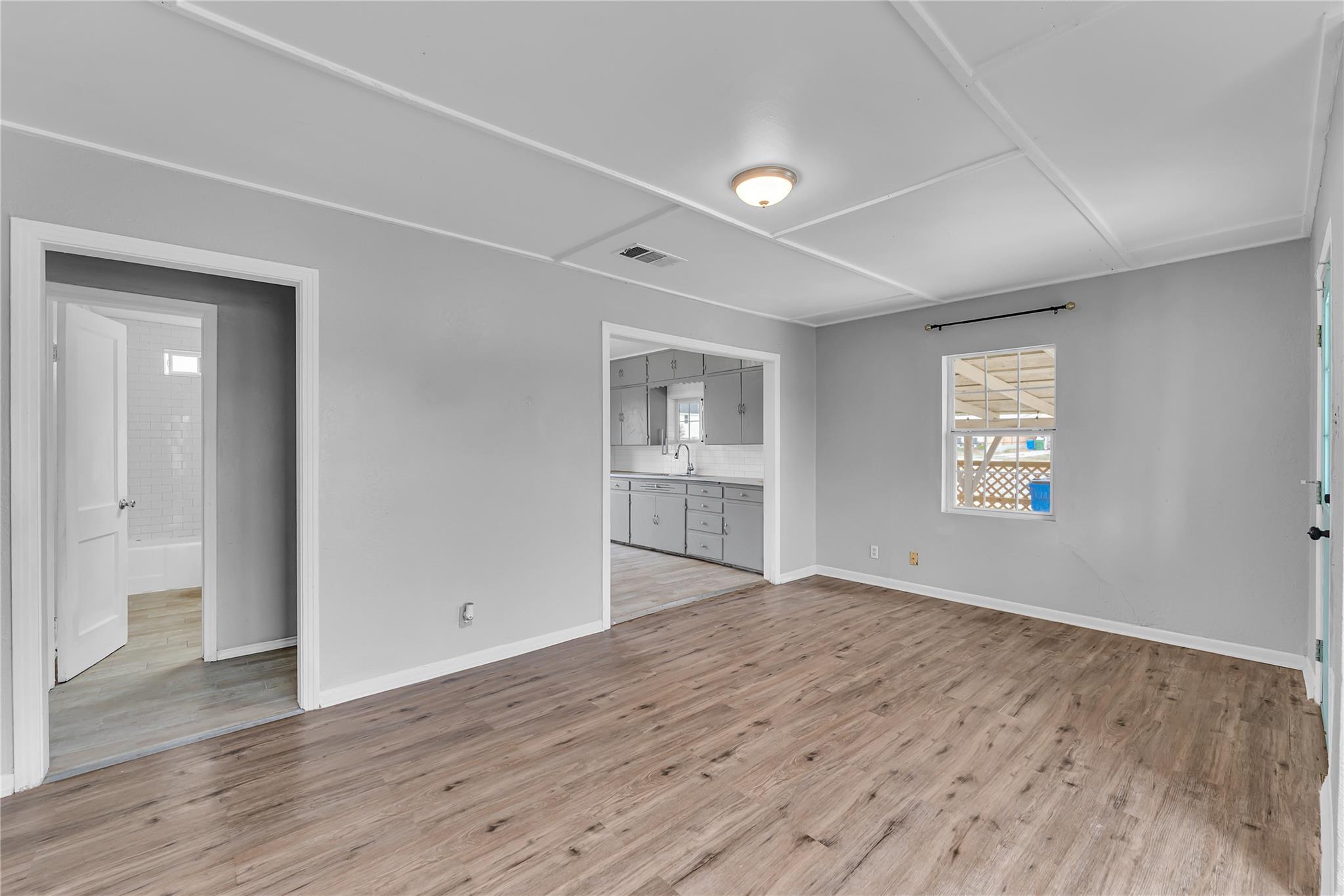 117 Travis St Property Photo 16