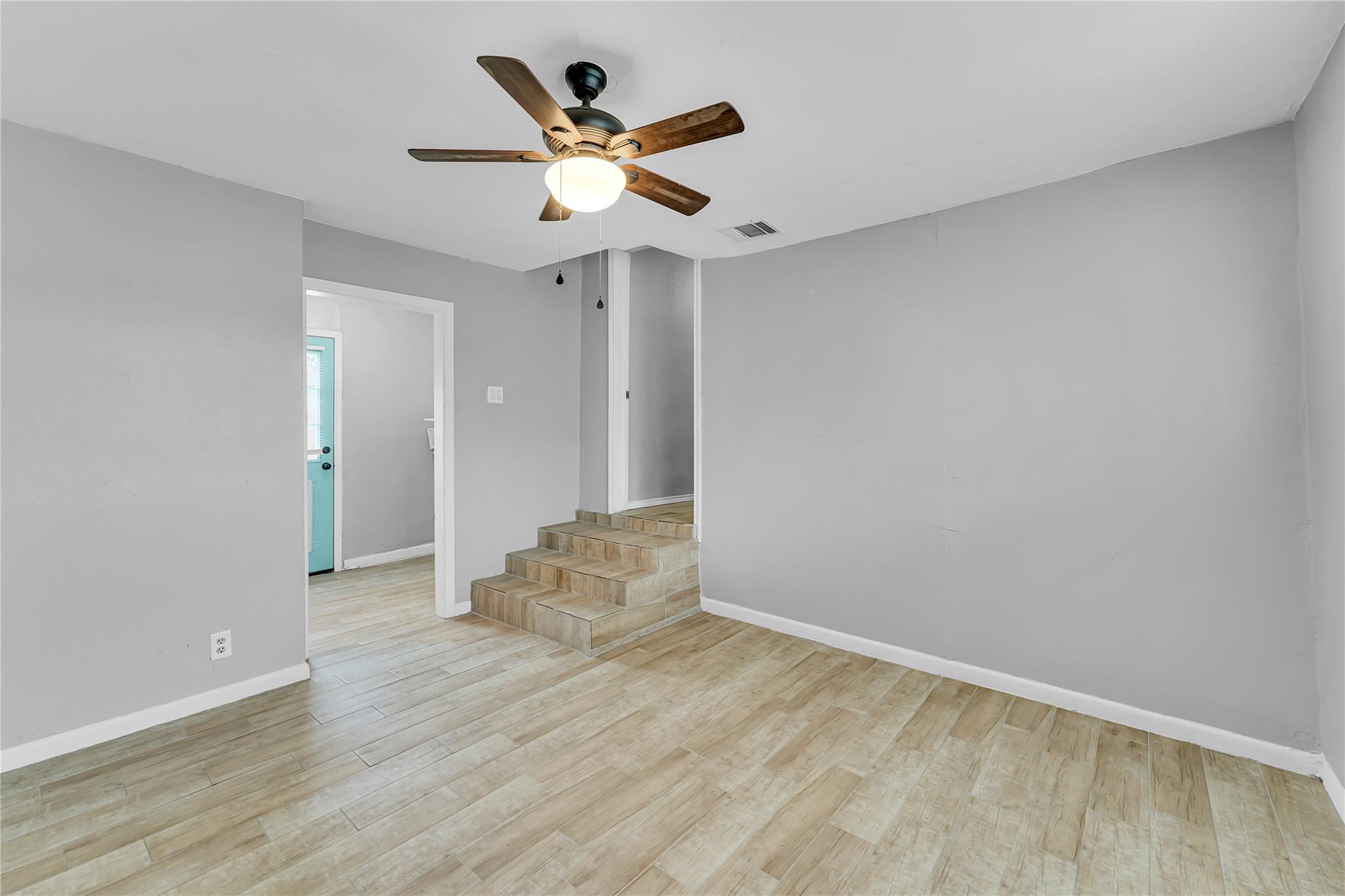 117 Travis St Property Photo 18