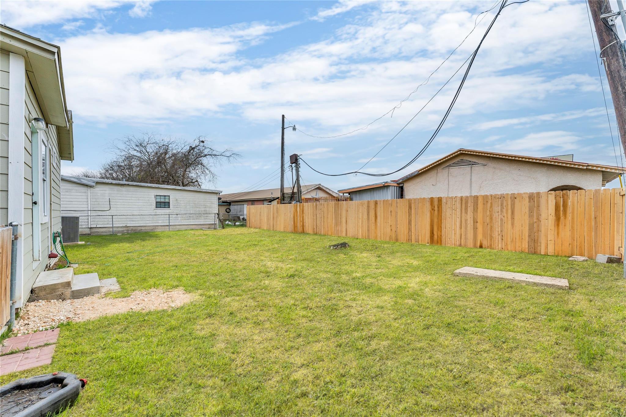 117 Travis St Property Photo 23