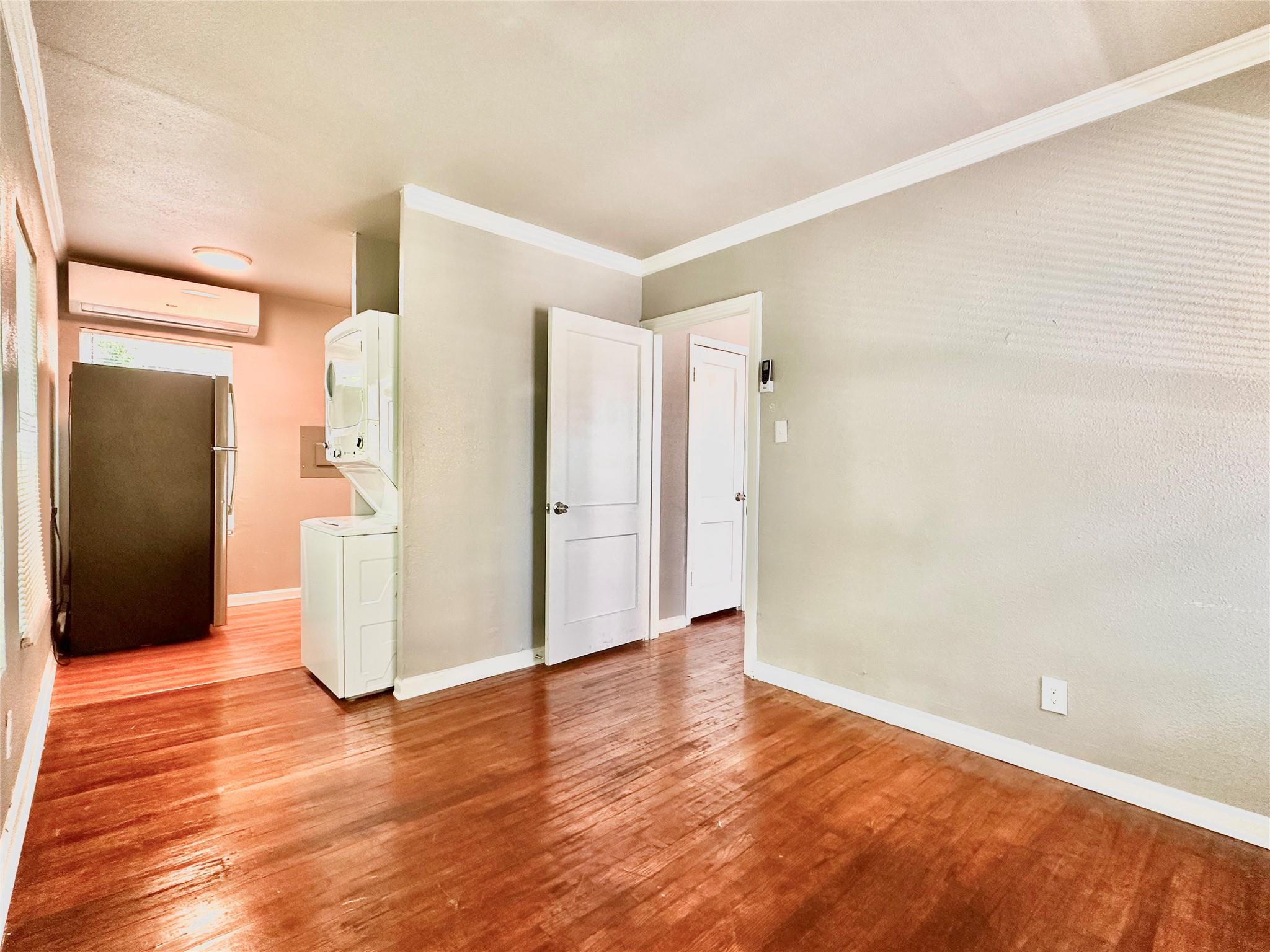 204 E 30th St #101 Property Photo 3