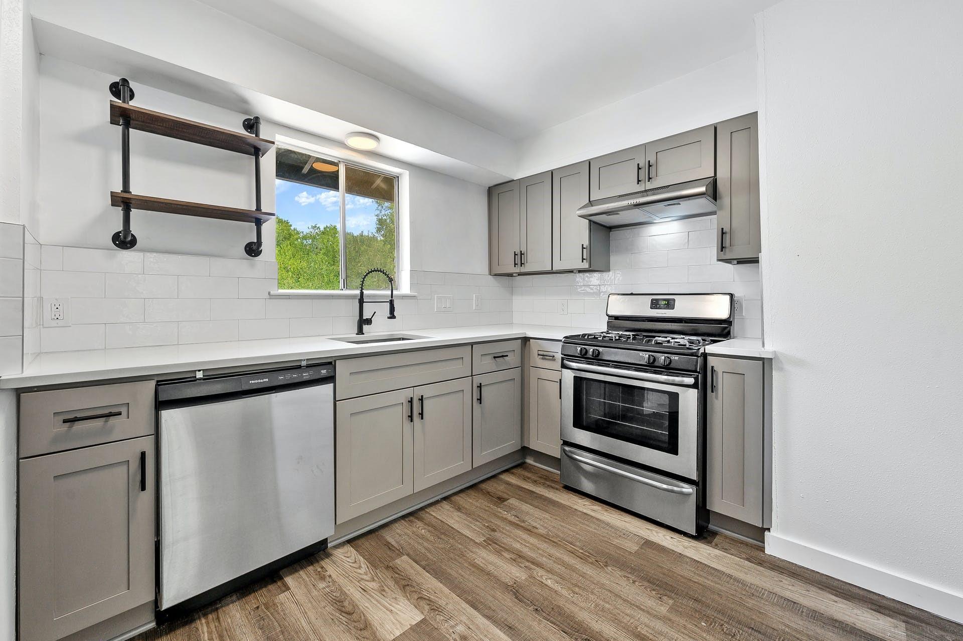 1706 Elmhurst Dr #b Property Photo 1