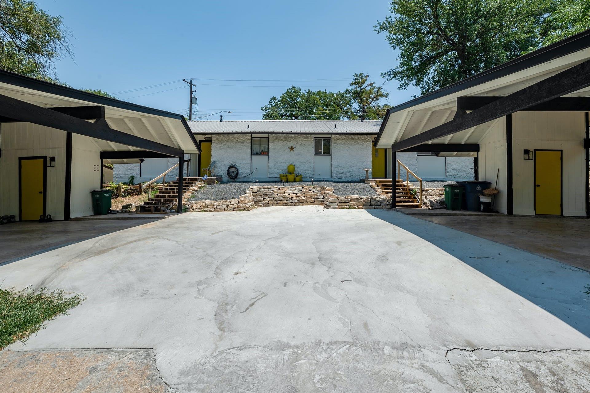 1706 Elmhurst Dr #b Property Photo 3