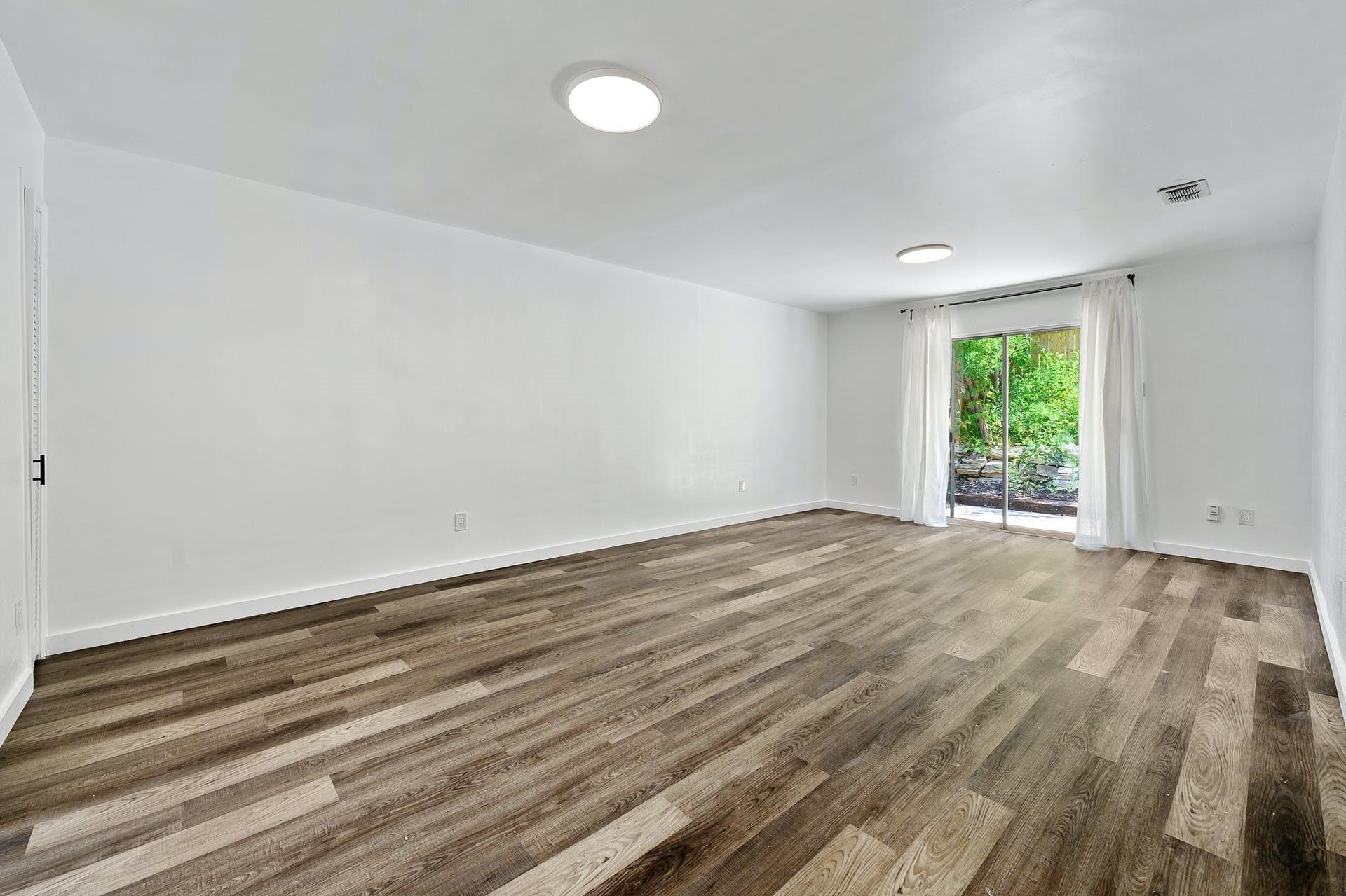 1706 Elmhurst Dr #b Property Photo 5