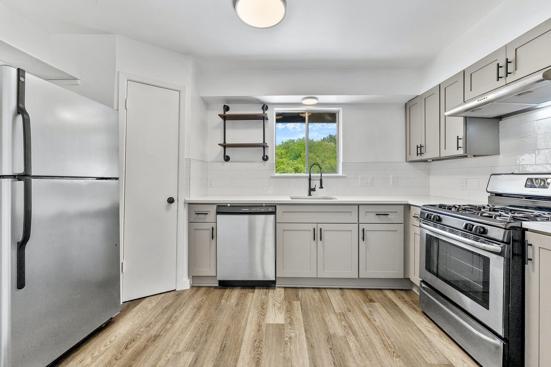 1706 Elmhurst Dr #b Property Photo 8