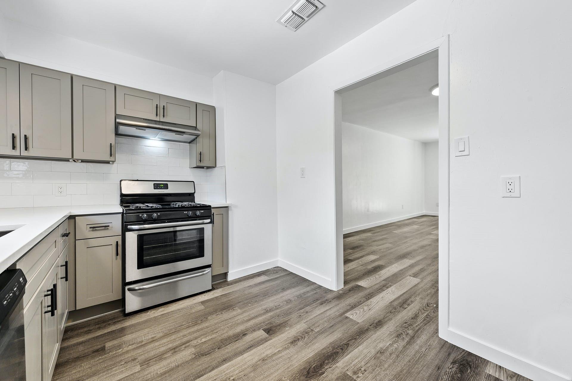 1706 Elmhurst Dr #b Property Photo 9