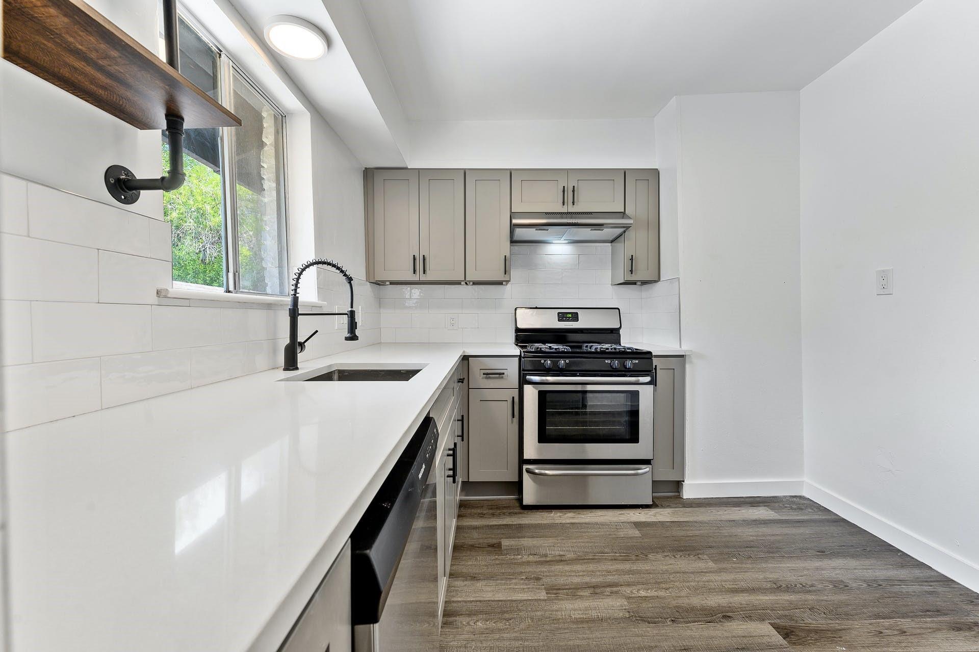 1706 Elmhurst Dr #b Property Photo 10