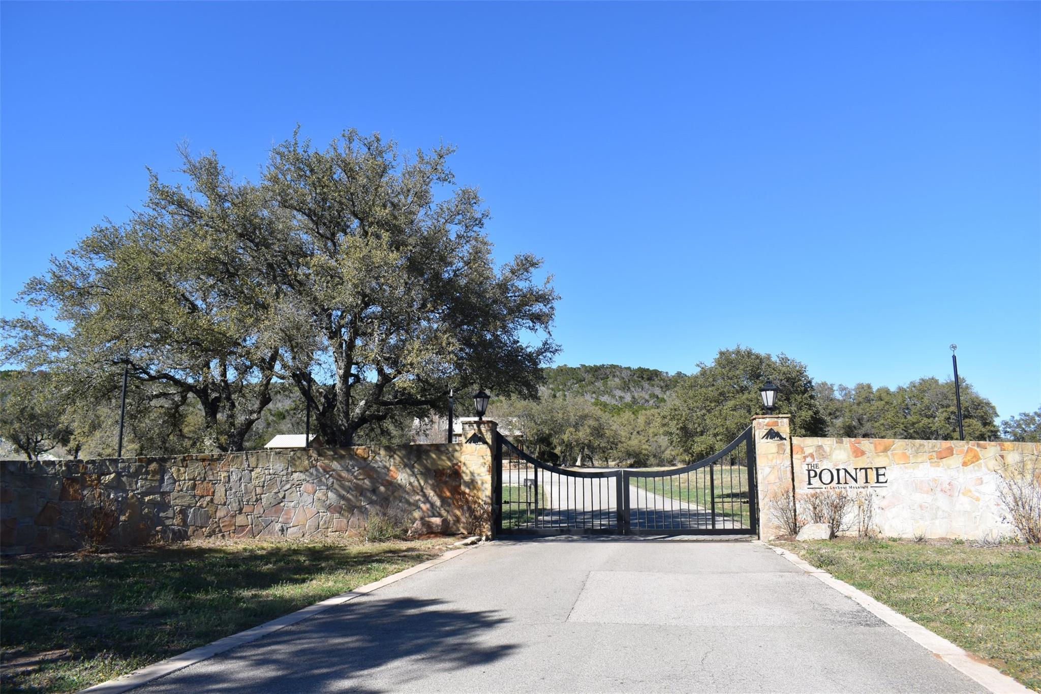 64 War Bonnet Rdg Property Photo 2