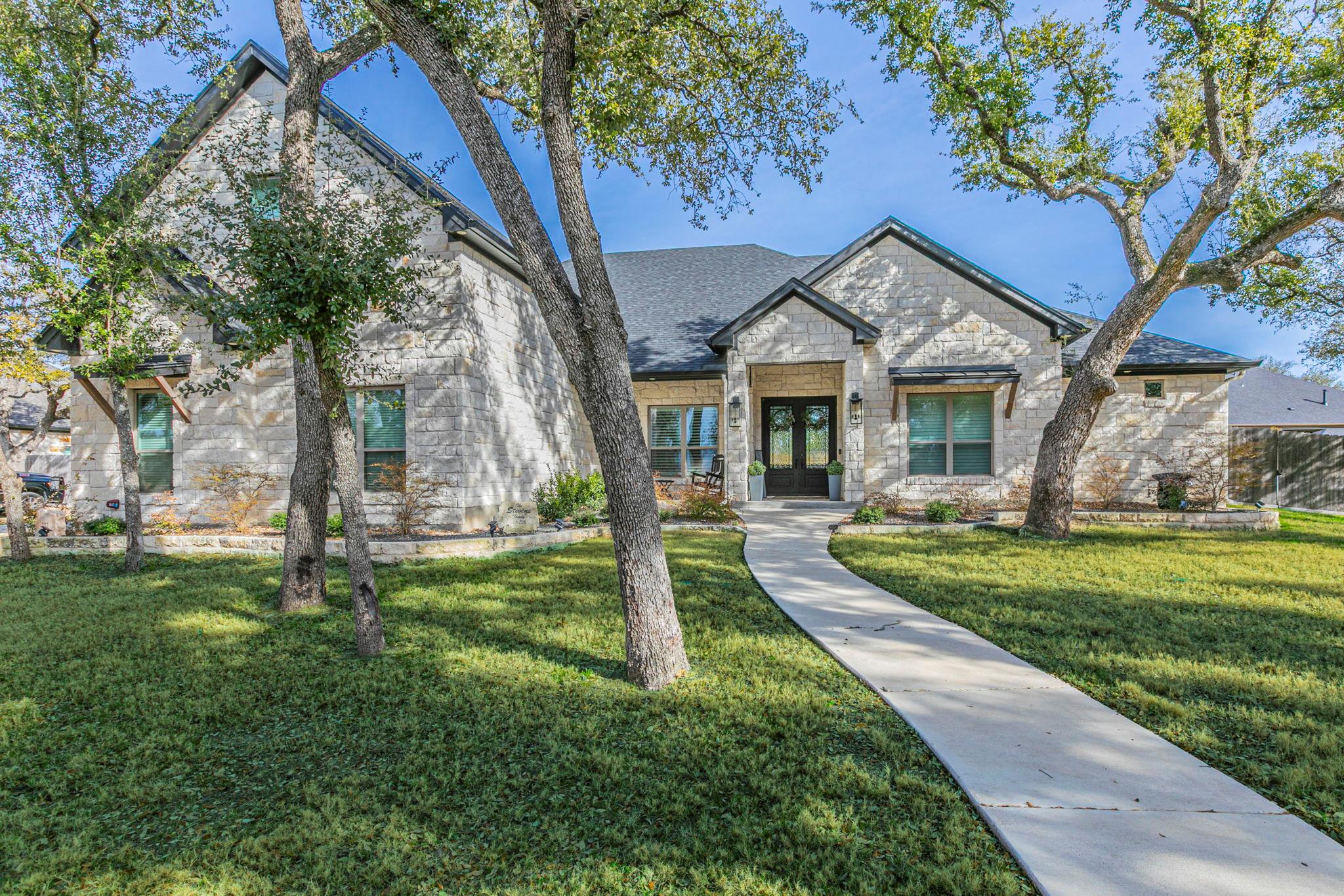 111 Lago Viento Ln Property Photo 1