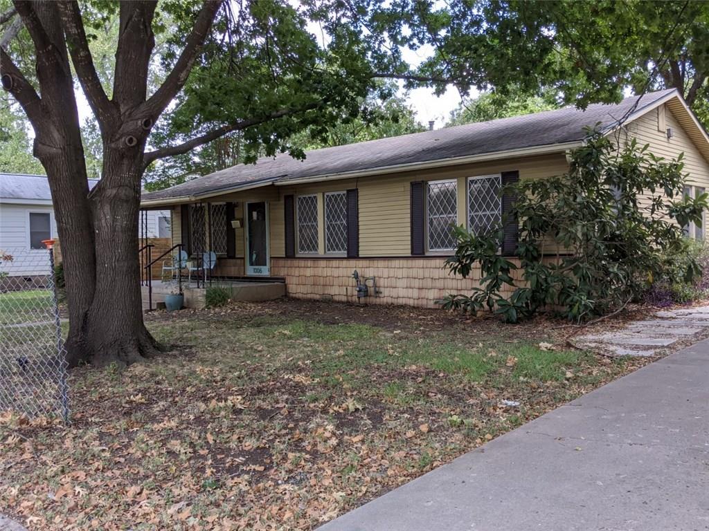 1006 Brentwood St Property Photo 1