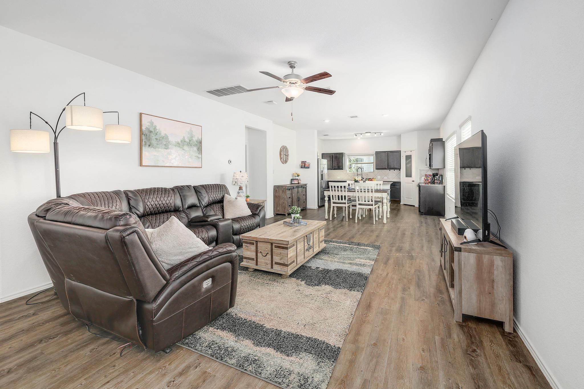735 Circle Way Property Photo 1