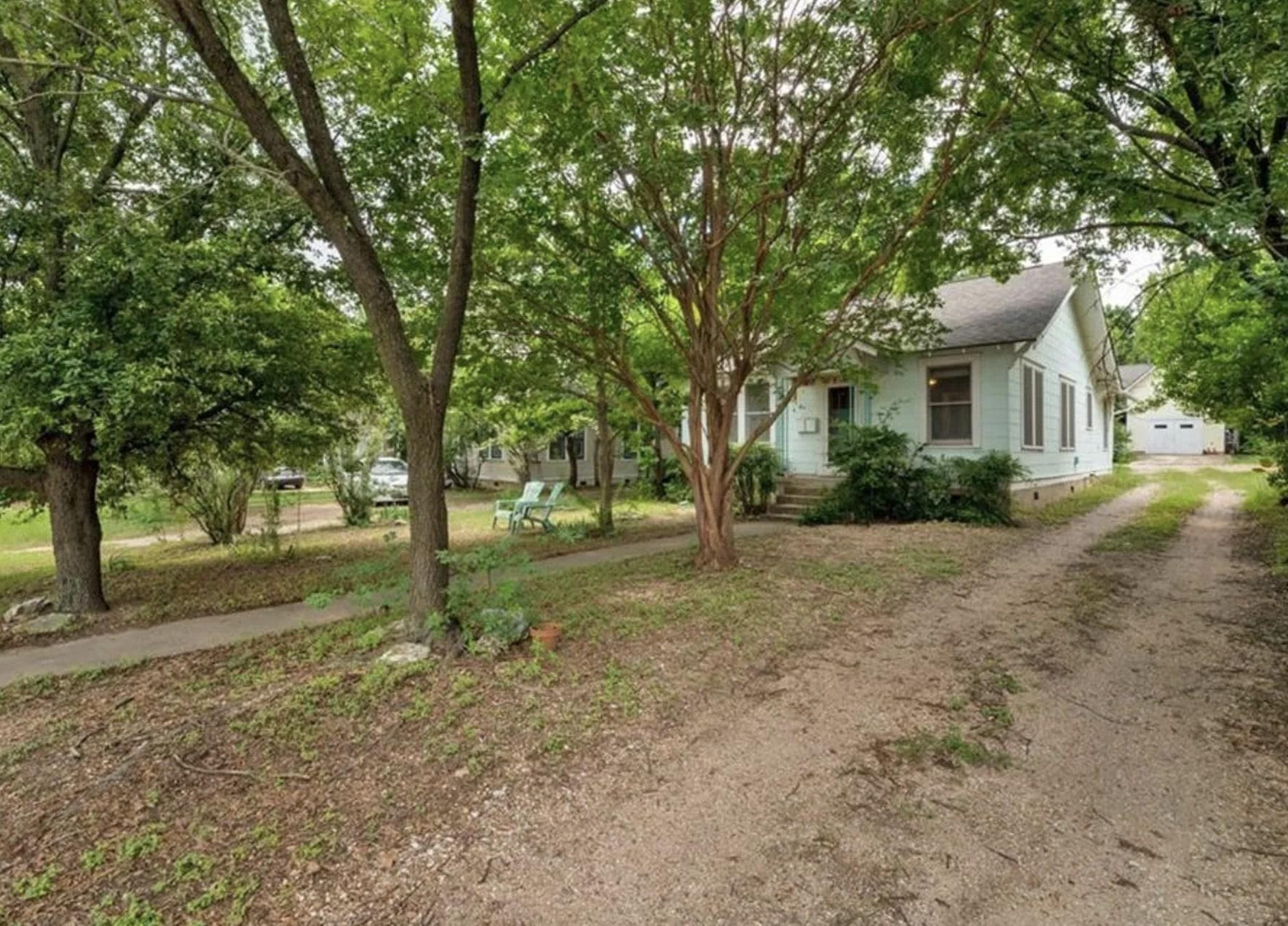 917 E 40th St A1, A2 & B Property Photo 2