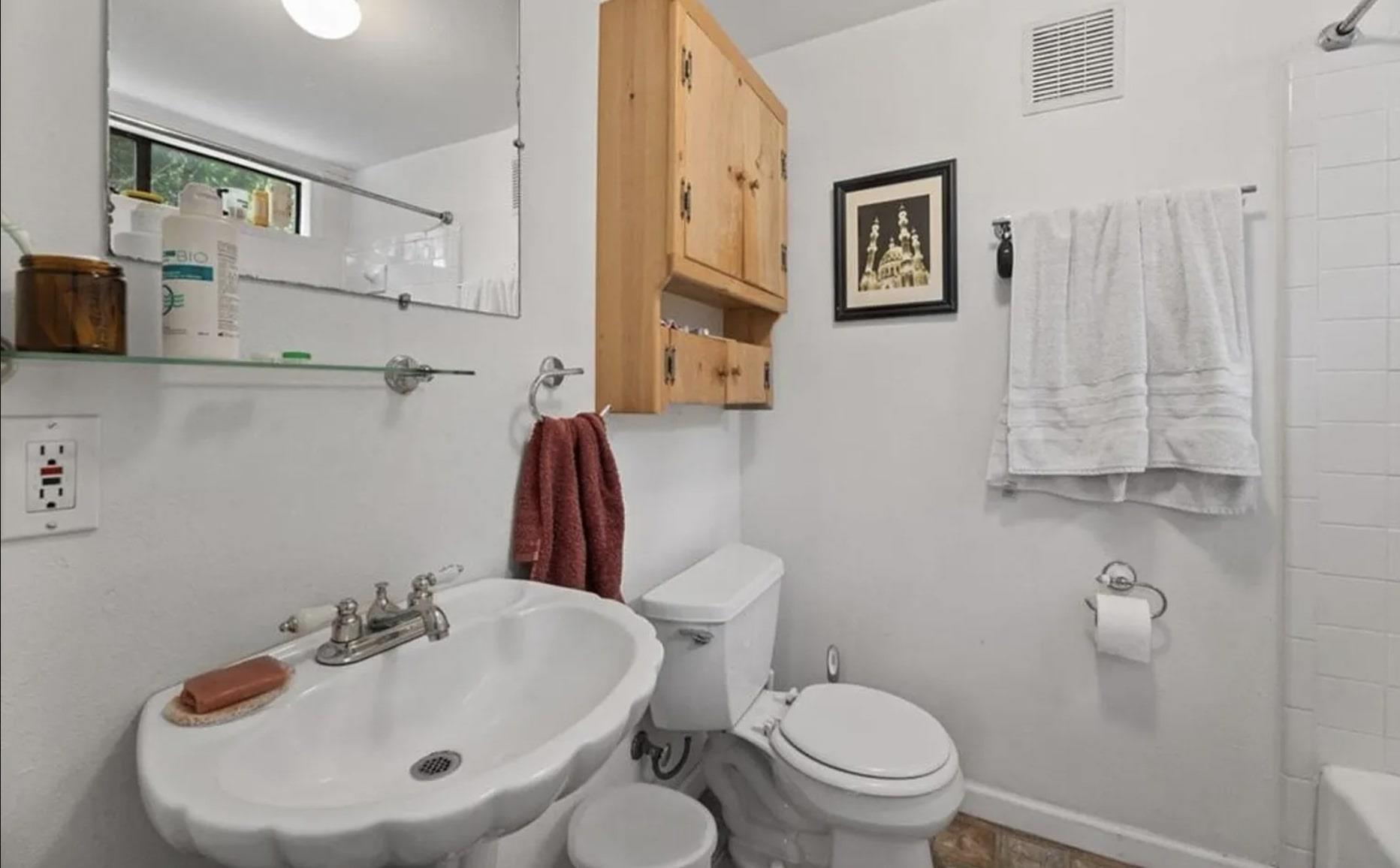 917 E 40th St A1, A2 & B Property Photo 14