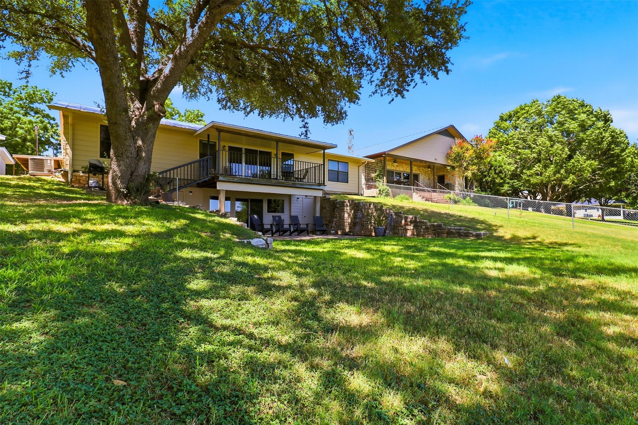 3000 River Oaks Dr Property Photo 9