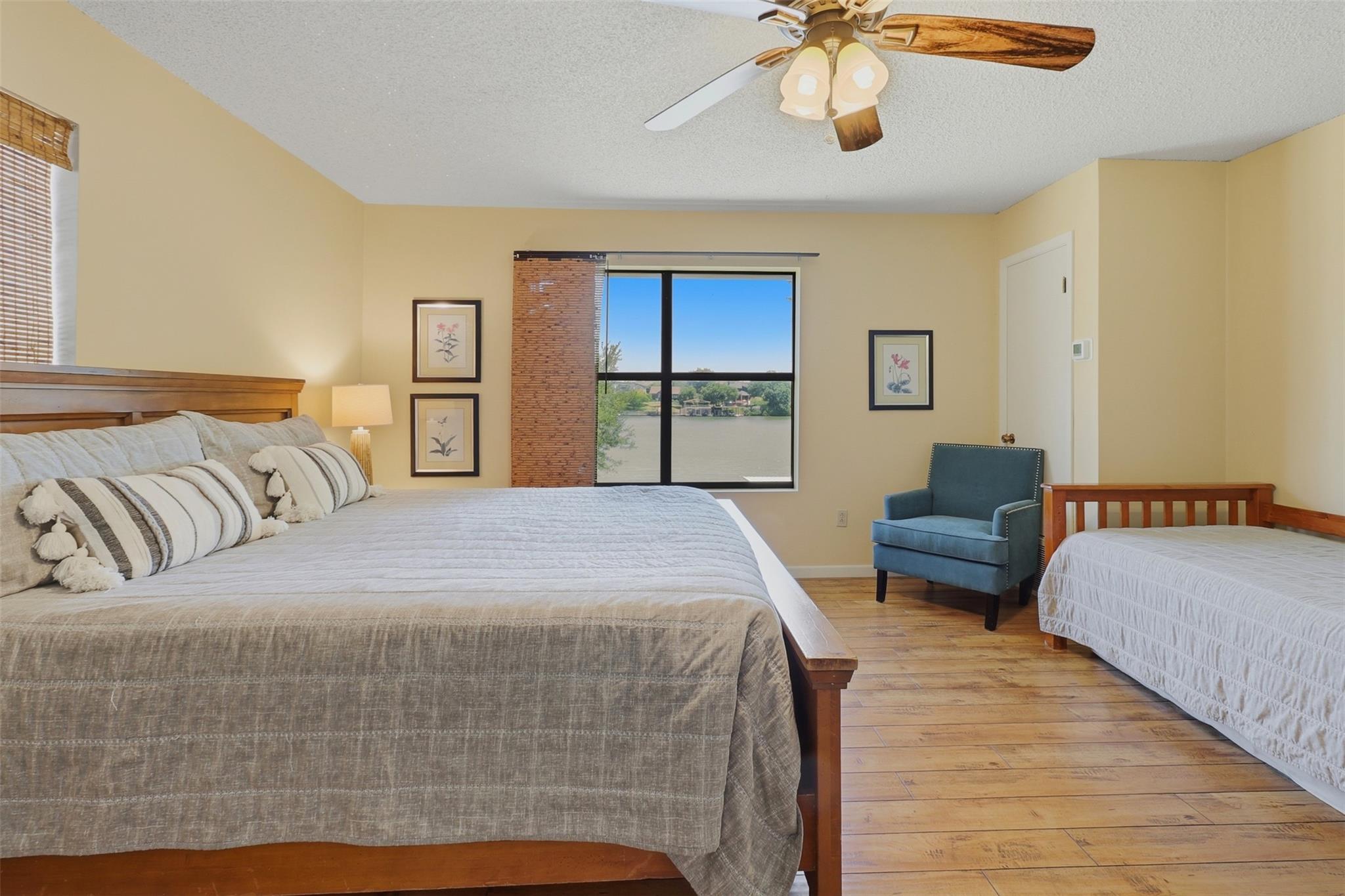 3000 River Oaks Dr Property Photo 17