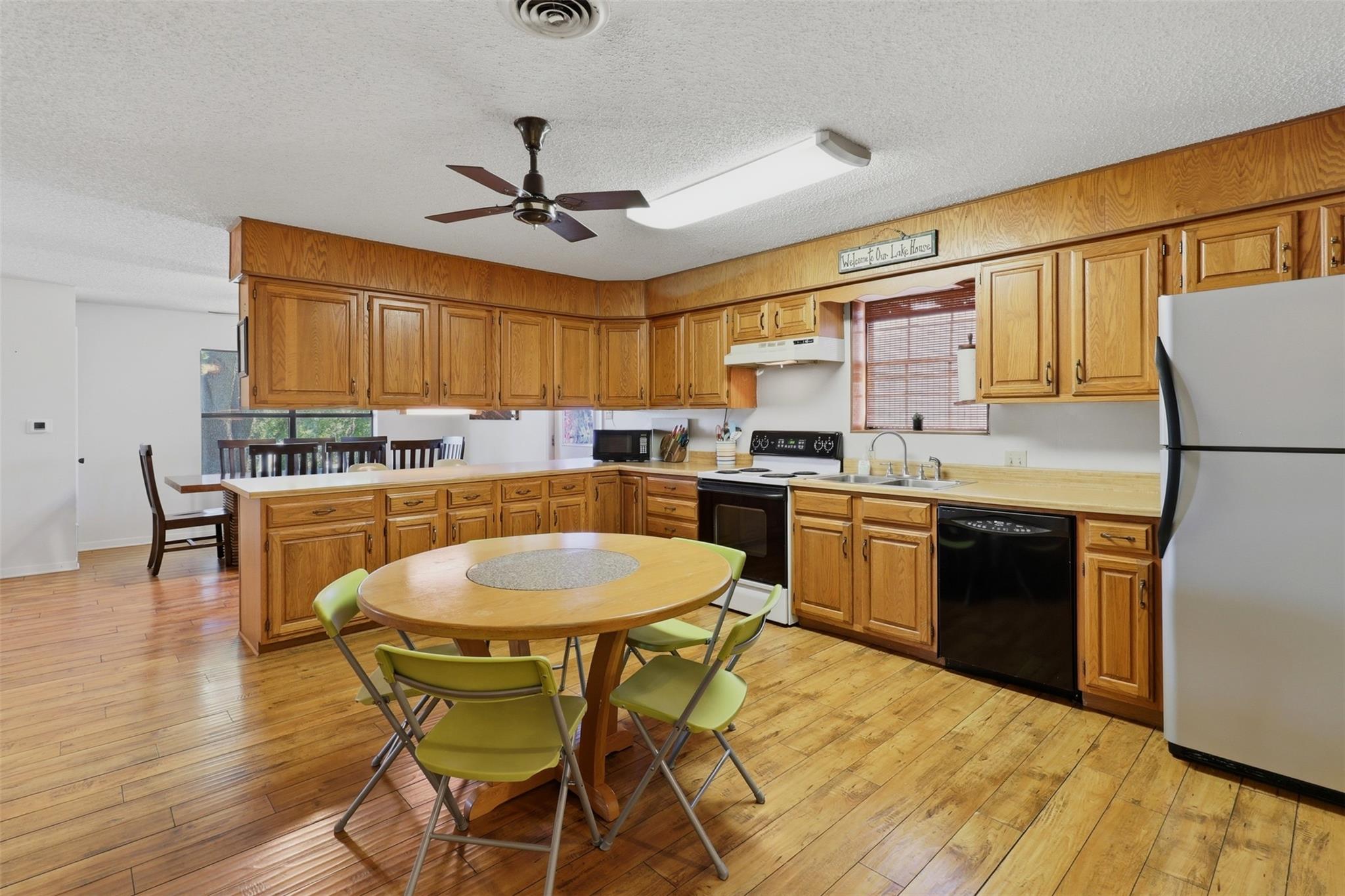 3000 River Oaks Dr Property Photo 24