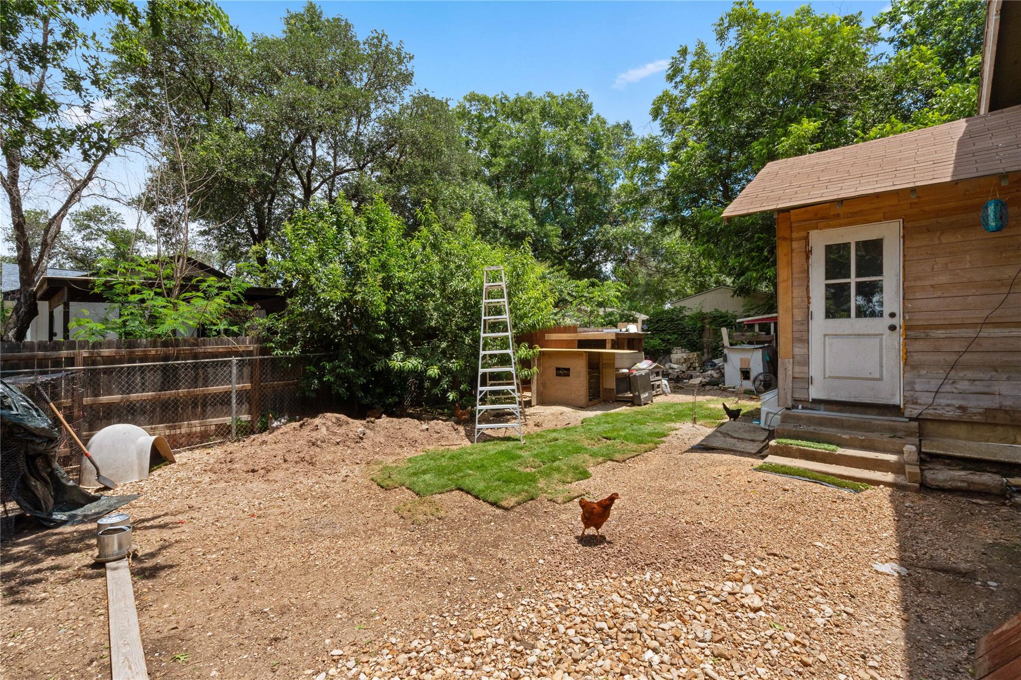 905 W 10th St Property Photo 11