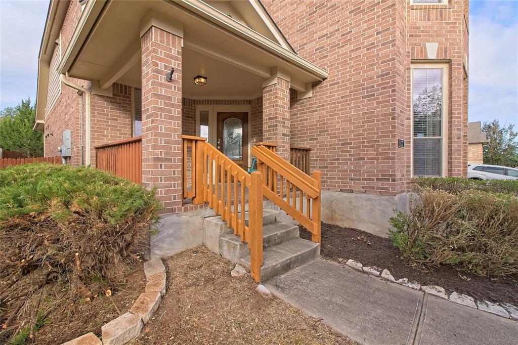 722 Westbury Ln Property Photo 4