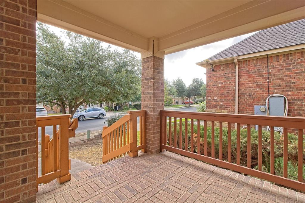 722 Westbury Ln Property Photo 6