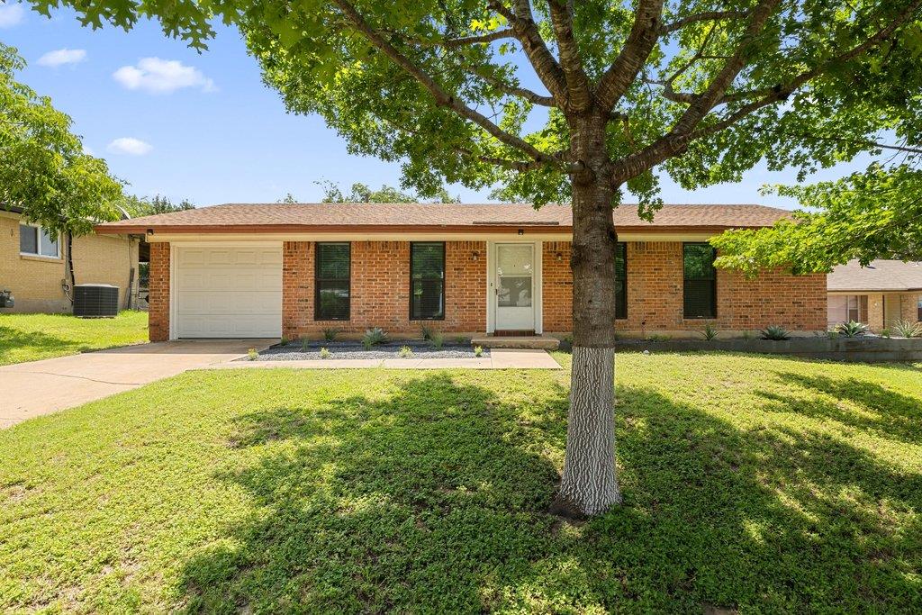 2409 Glen Springs Way Property Photo 1