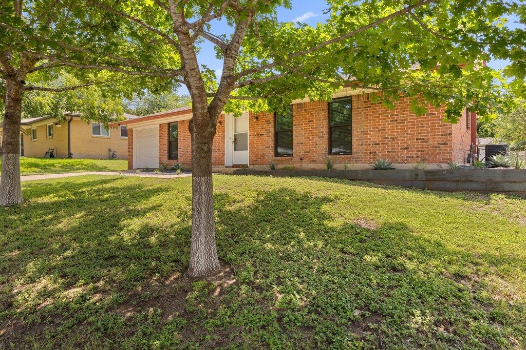 2409 Glen Springs Way Property Photo 2