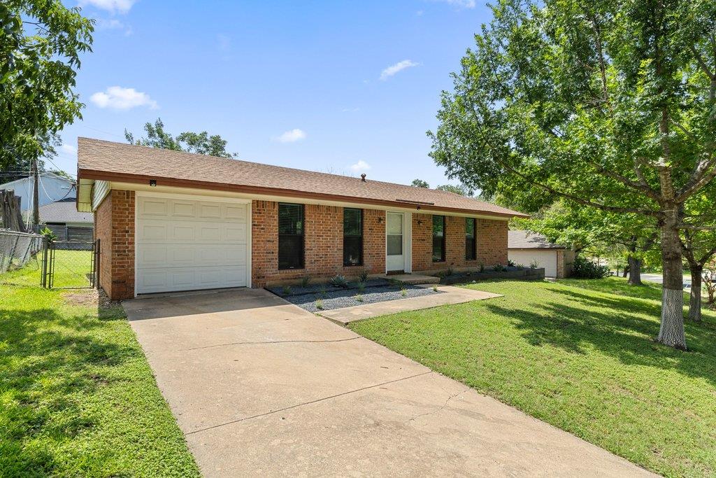 2409 Glen Springs Way Property Photo 3
