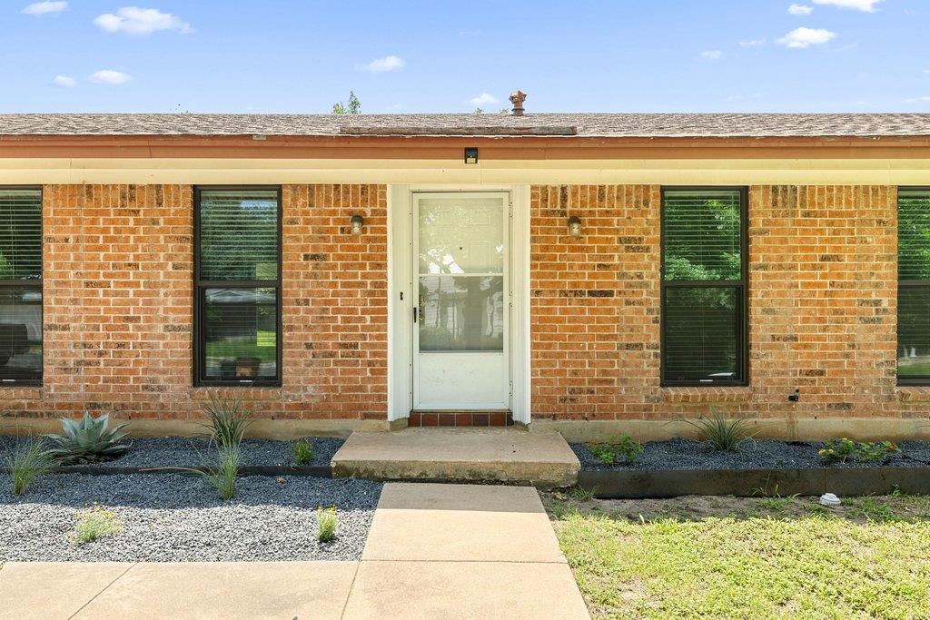 2409 Glen Springs Way Property Photo 4