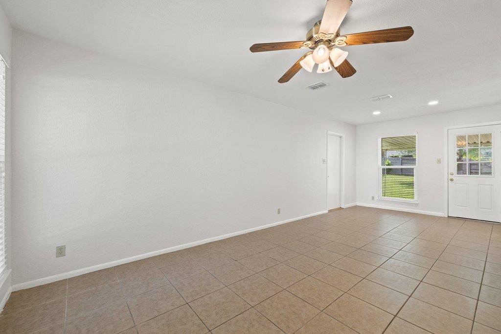 2409 Glen Springs Way Property Photo 6