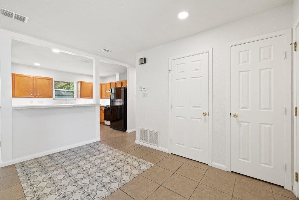 2409 Glen Springs Way Property Photo 7