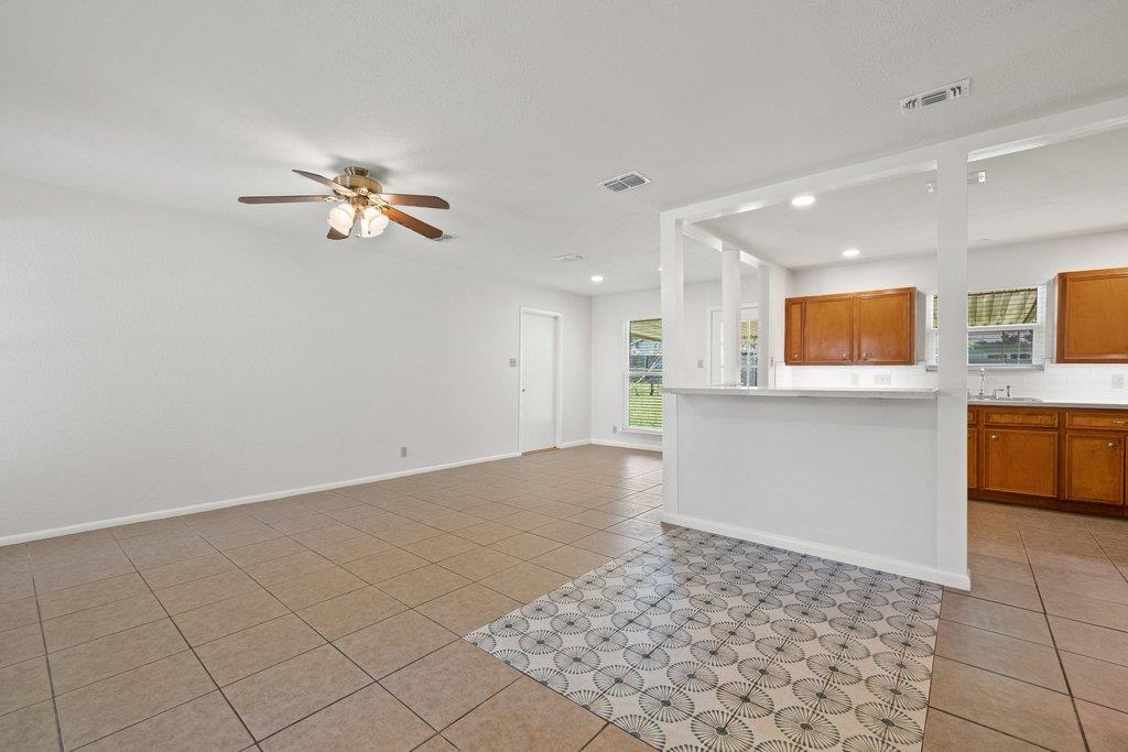 2409 Glen Springs Way Property Photo 9