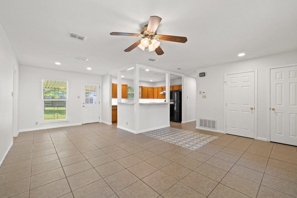 2409 Glen Springs Way Property Photo 11