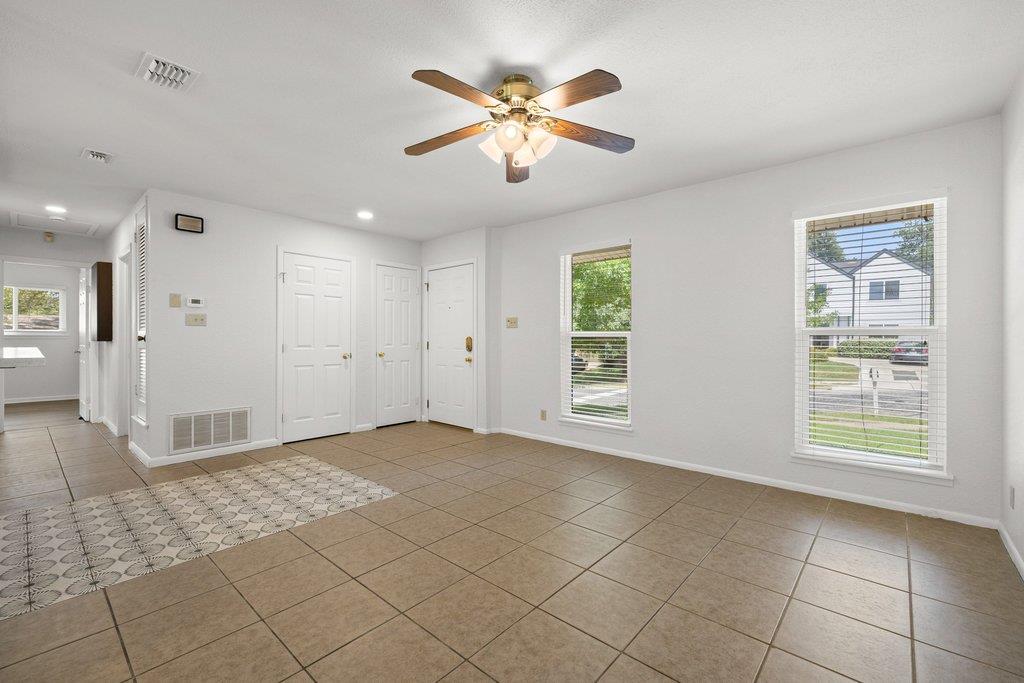 2409 Glen Springs Way Property Photo 12
