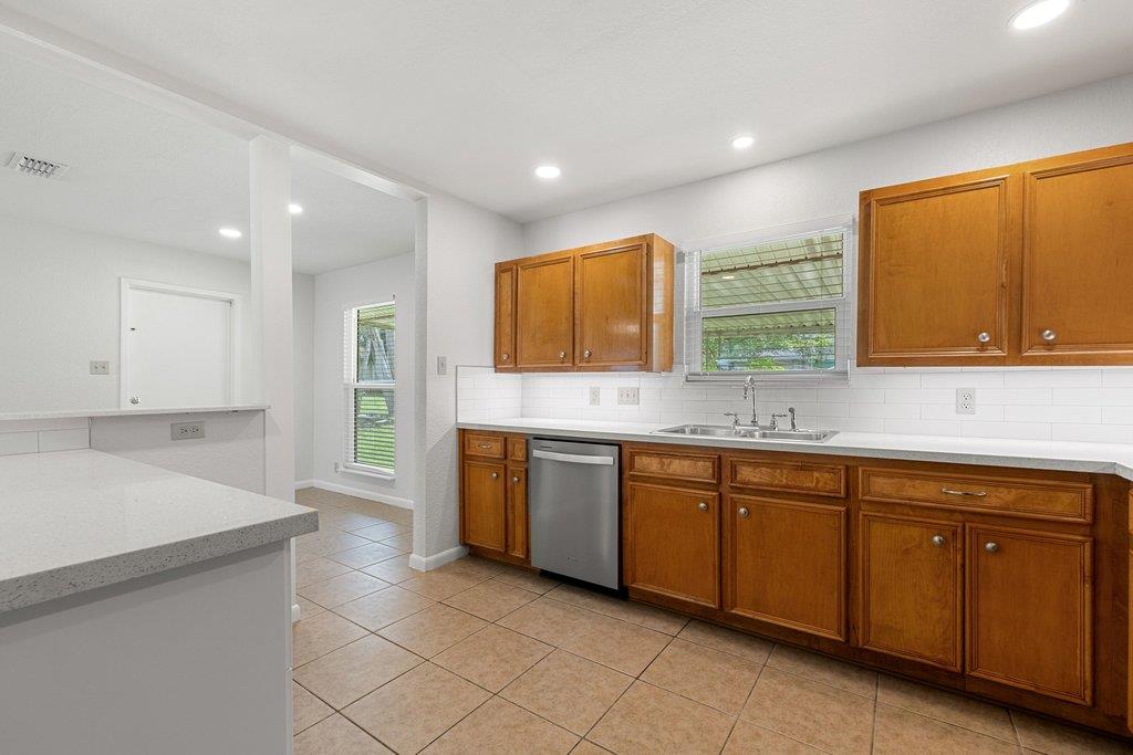 2409 Glen Springs Way Property Photo 20