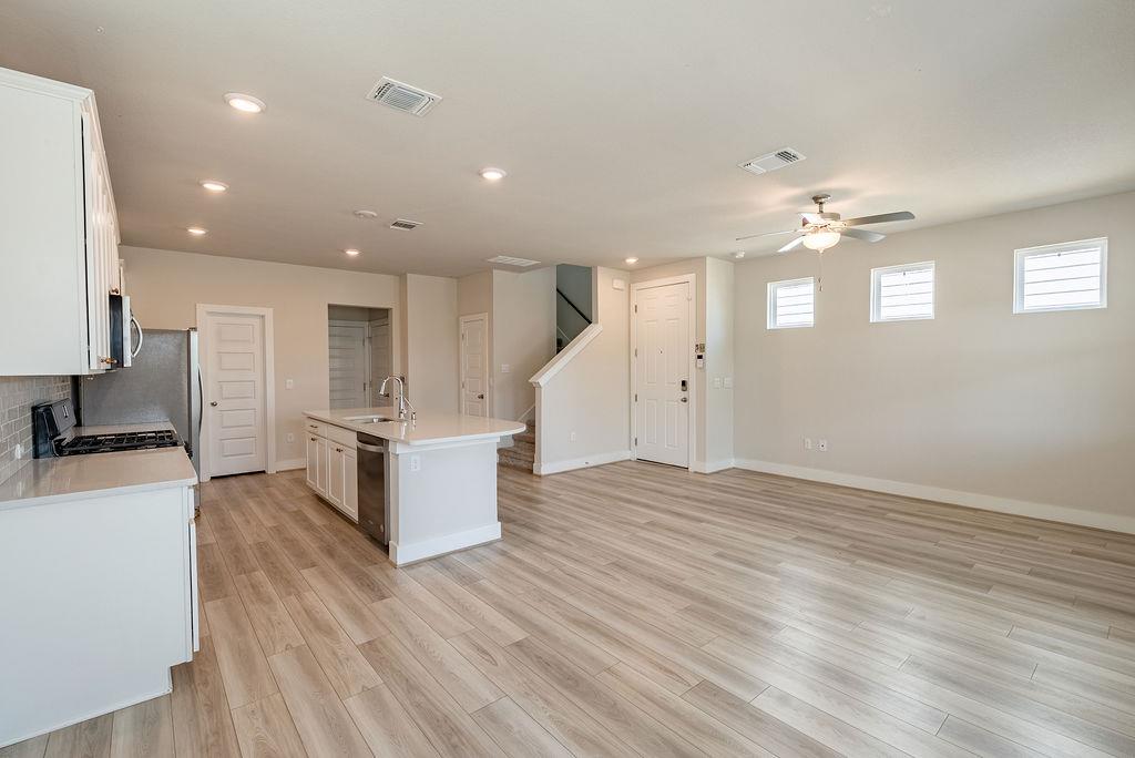 7400 Travertine Spring Dr Property Photo 4