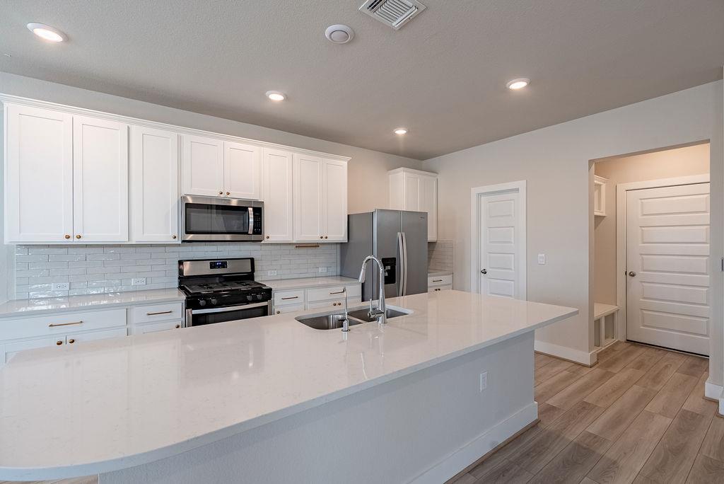 7400 Travertine Spring Dr Property Photo 6